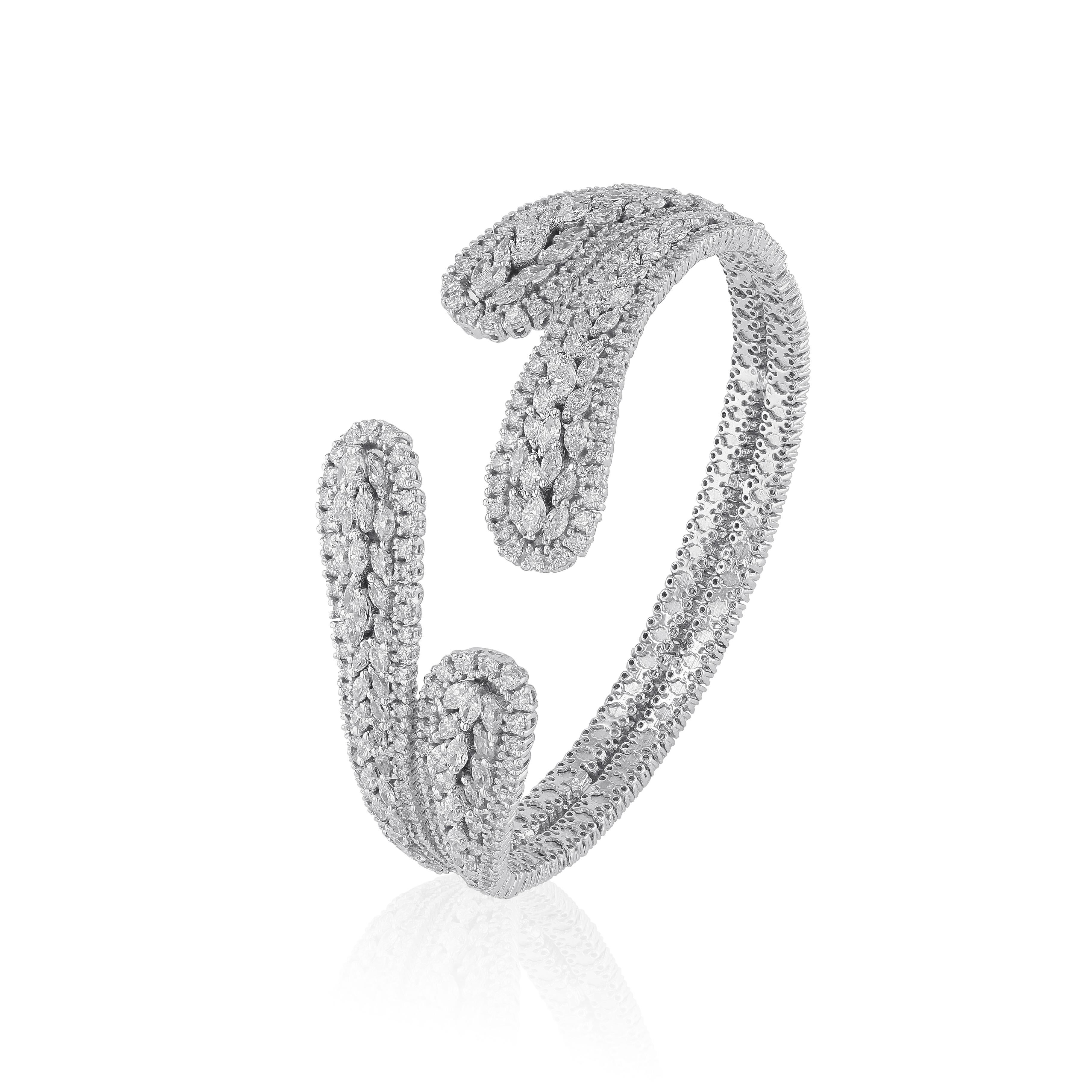Moderne Amwaj Bracelet en or blanc 18 carats avec diamants en vente