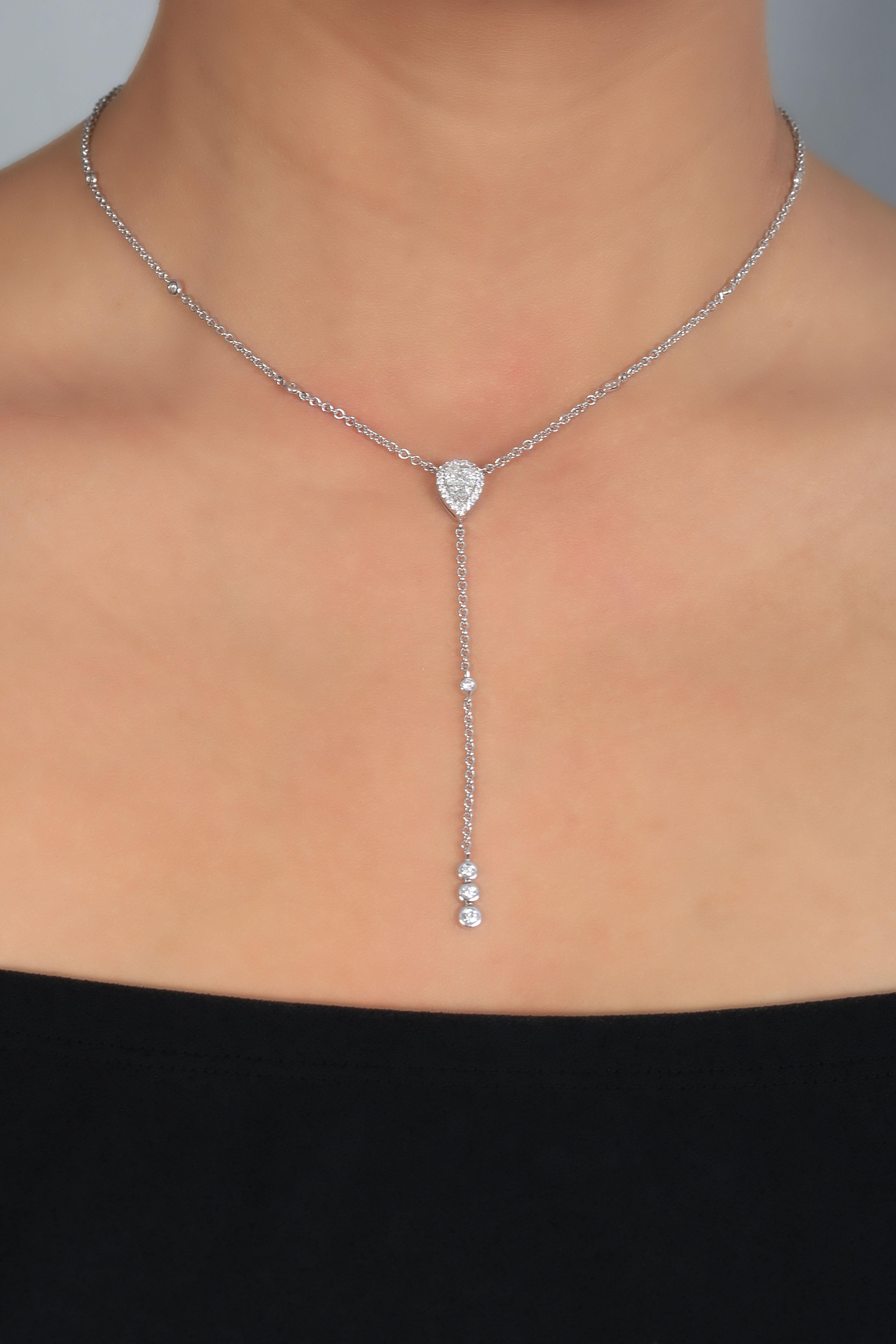 Simple and classic white gold necklace made by Amwaj, with a mix of pear and Marquise shape of diamond that are making an illusion of one big solitaire pear shape surrounded by a diamond halo. Because of its simplicity it is a perfect choice for any