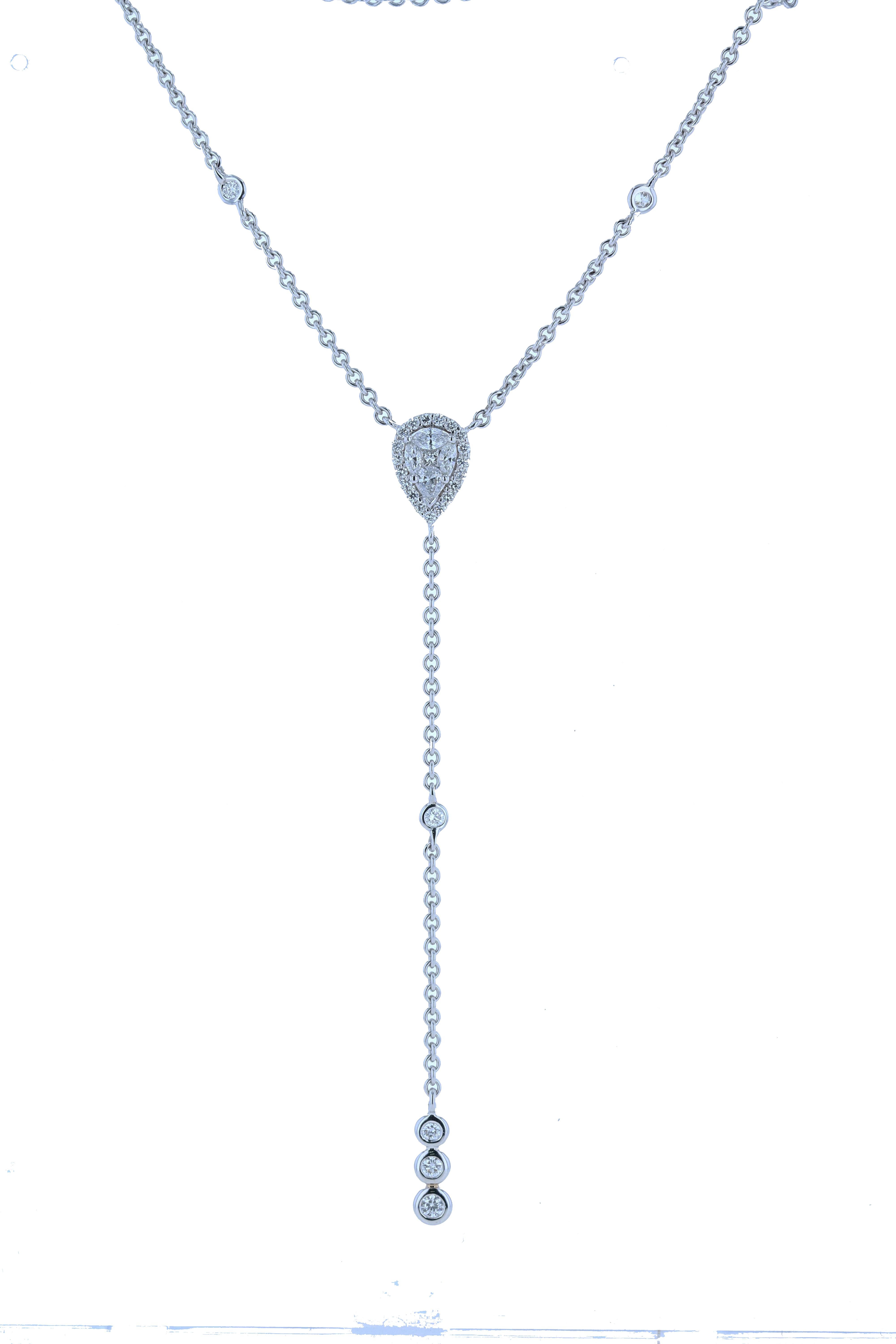 Amwaj White Gold 18 Karat Necklace with Diamonds In New Condition For Sale In Abu Dhabi, Abu Dhabi