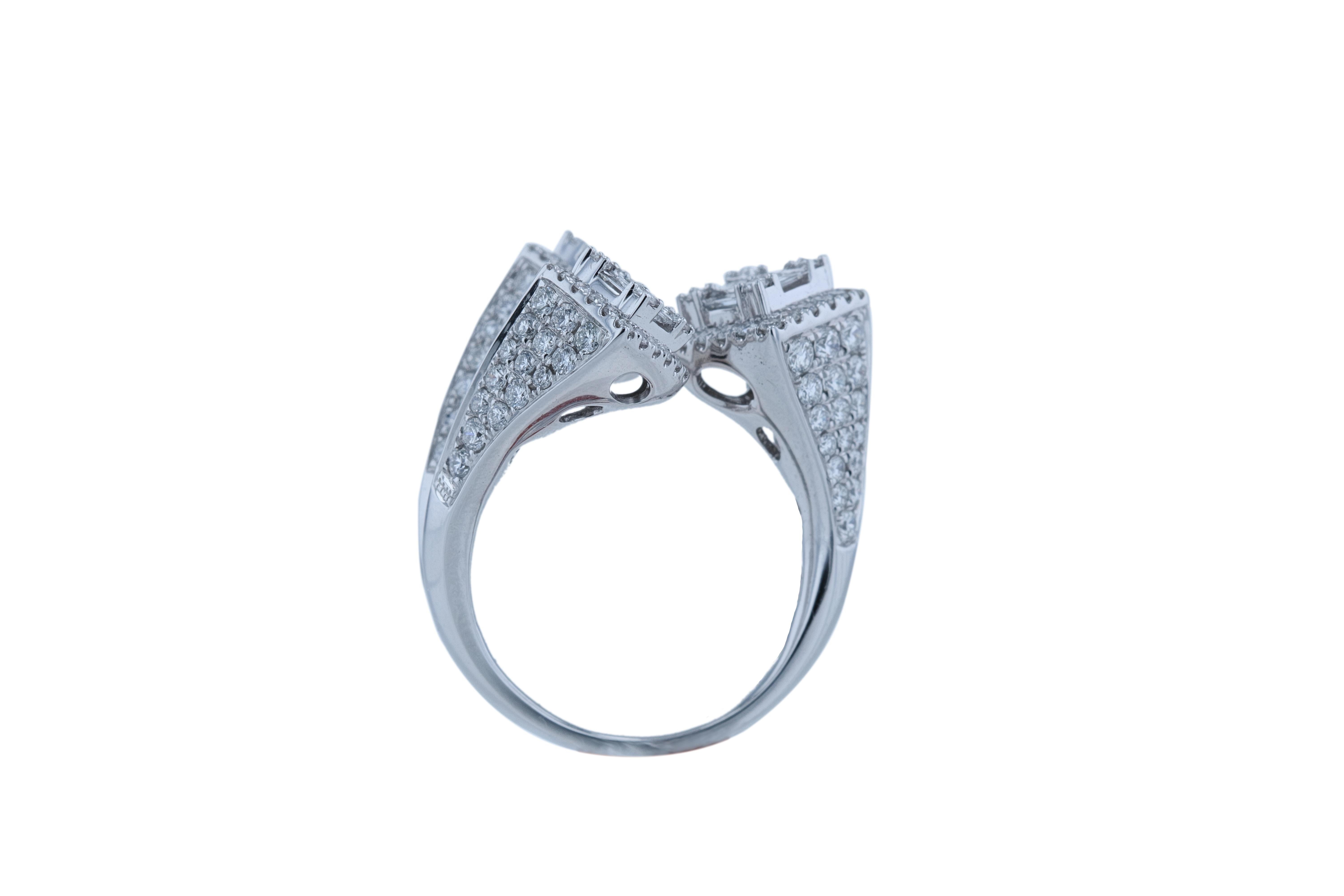 Modern Amwaj White Gold 18 Karat Ring with Diamonds