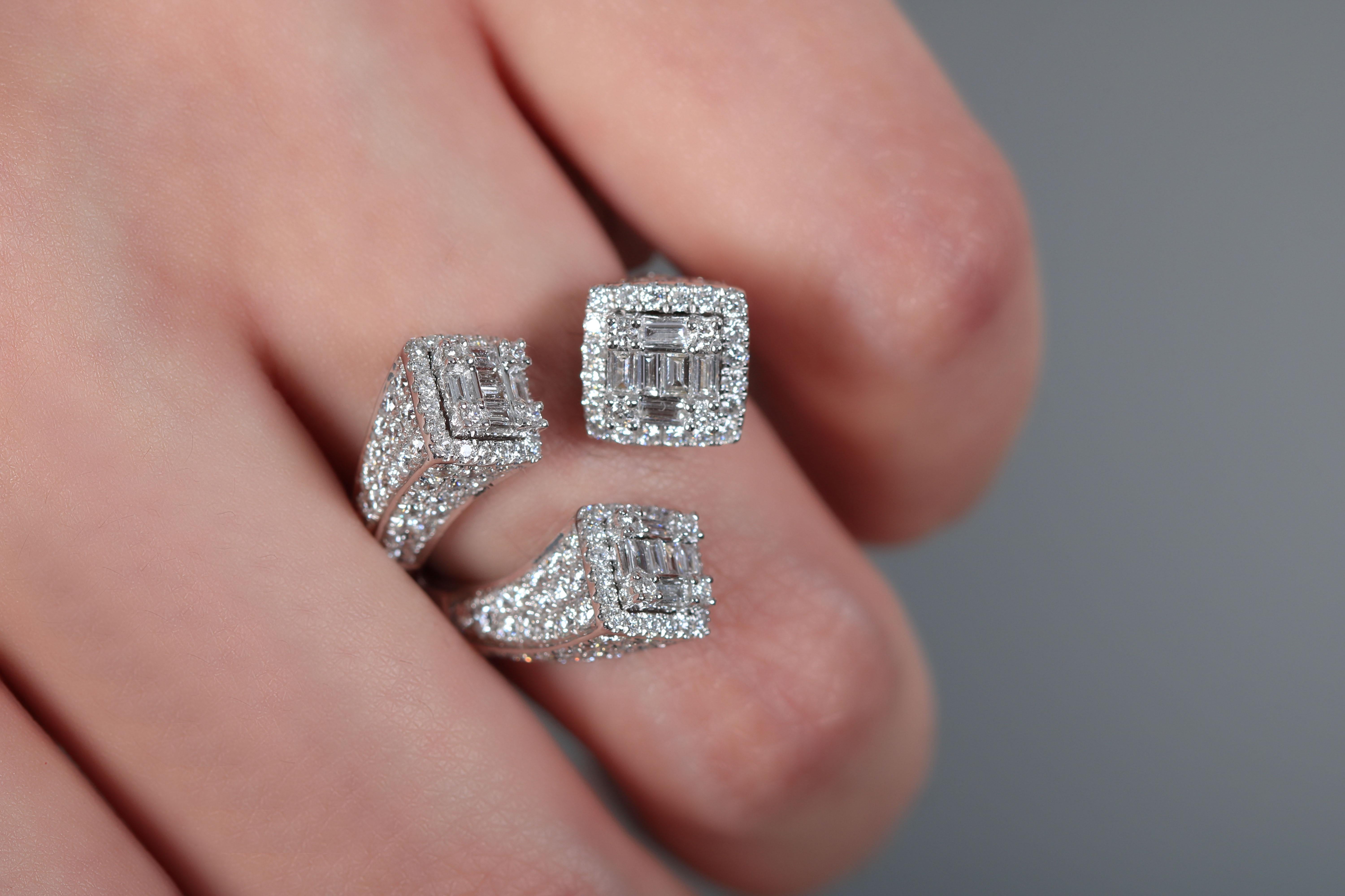  A trio of diamonds shine from their settings in 18K white gold on this eye-catching fashion ring. Round and baguette diamonds are adding amazing sparkle for everyone’s attention and admiration.
Diamond clarity: VS SI /G H color
Diamond weight: