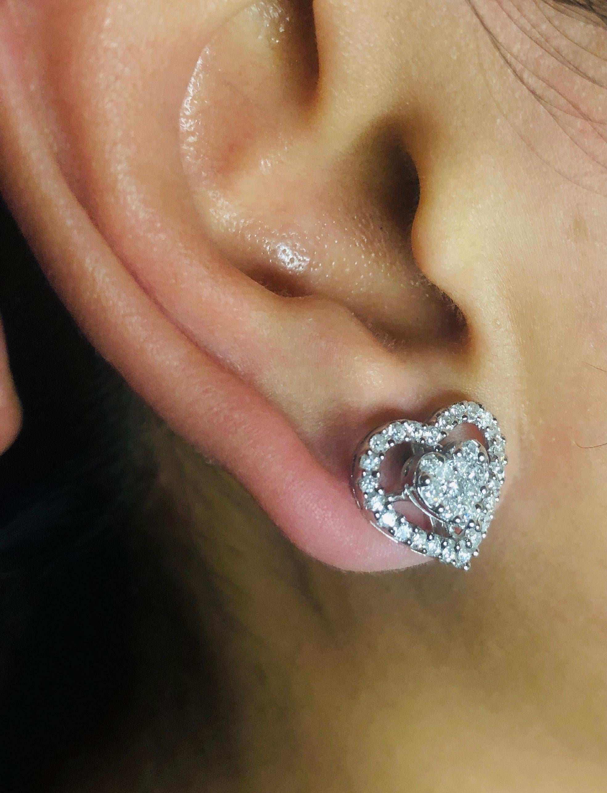 Taille ronde Amwaj Boucles d'oreilles en or blanc 18 carats avec diamants en vente