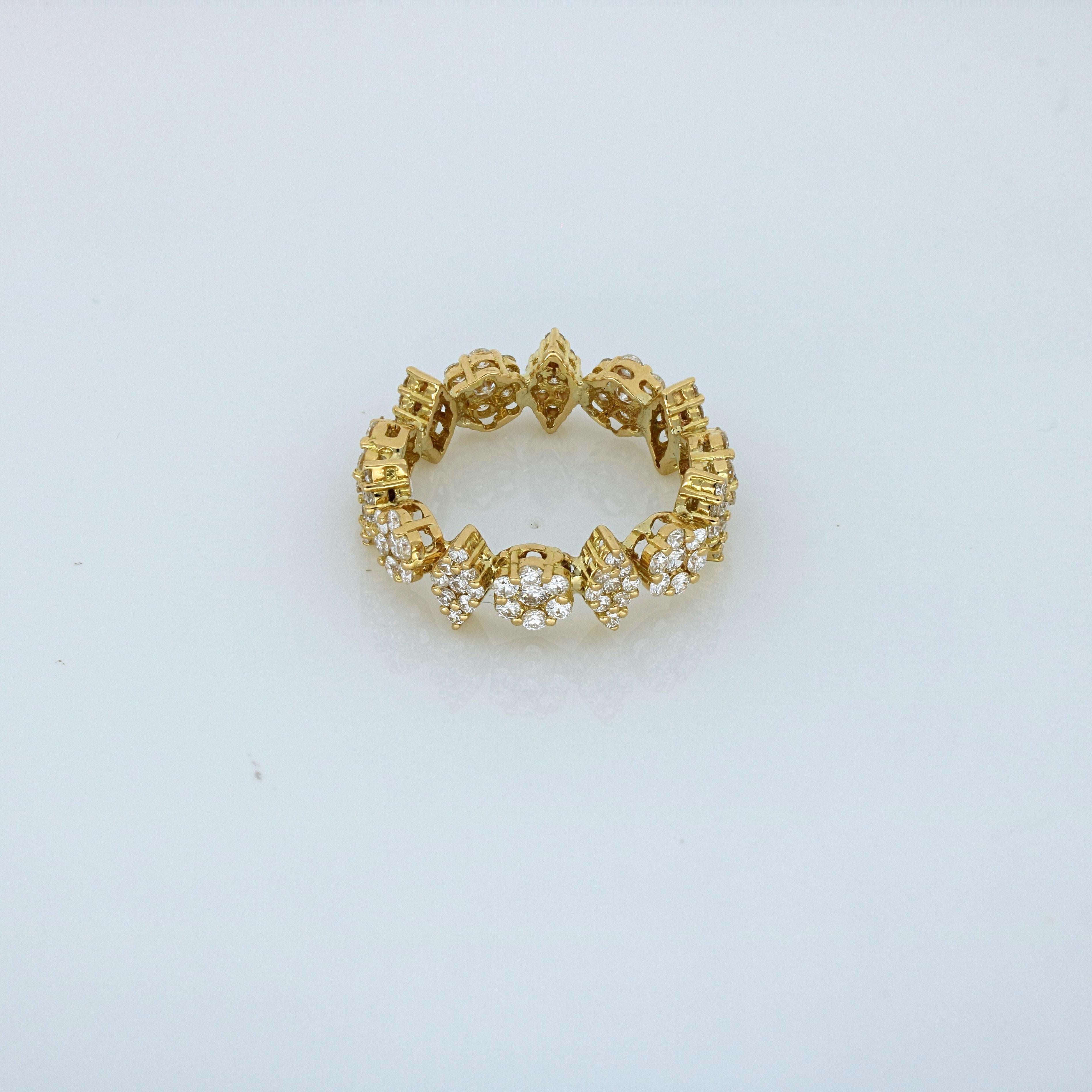 Amwaj Yellow Gold Ring with Diamonds In New Condition For Sale In Abu Dhabi, Abu Dhabi