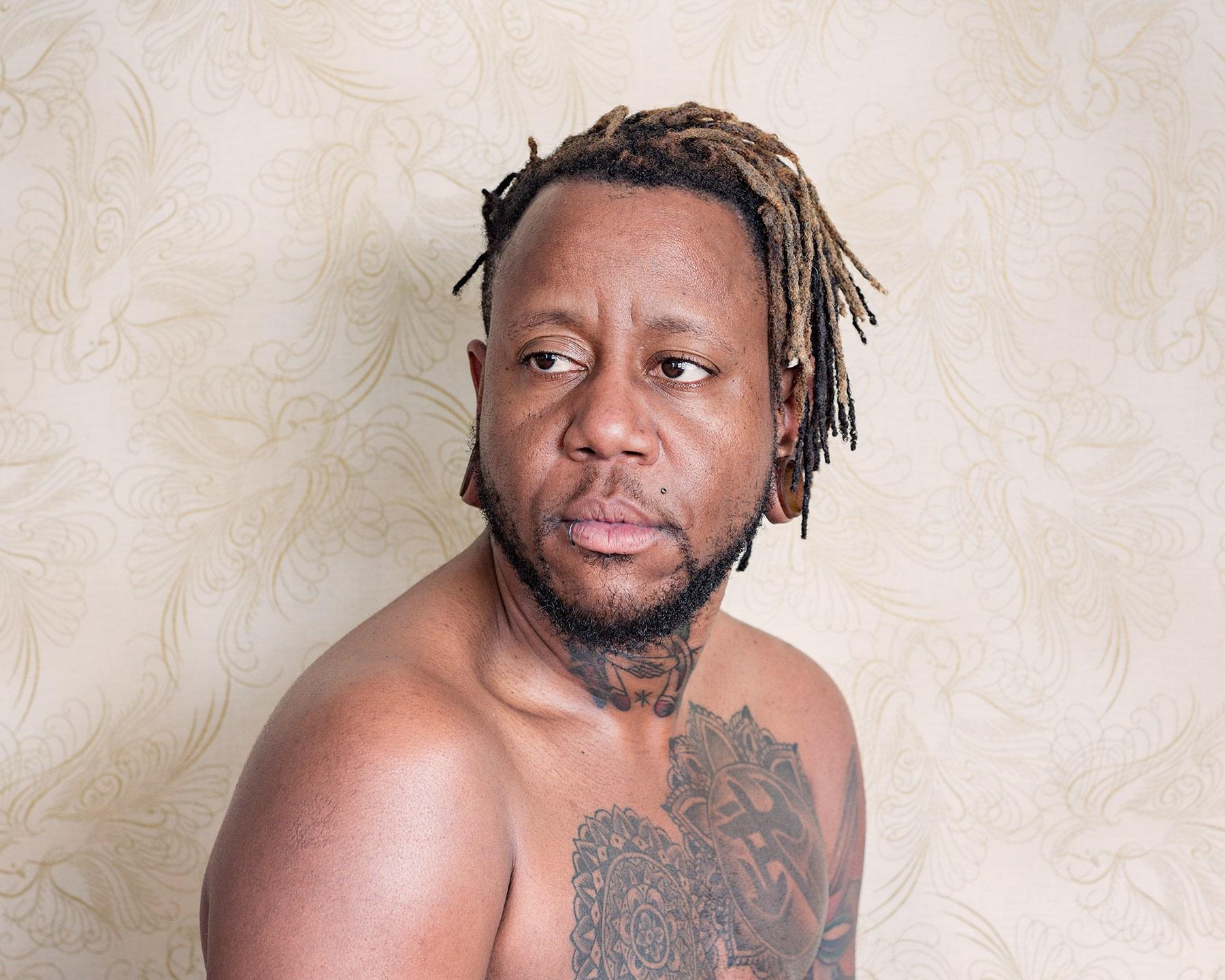 Portrait Photograph di Amy Elkins - Amir, Atlanta. GA 16 x 20 pollici, 2016