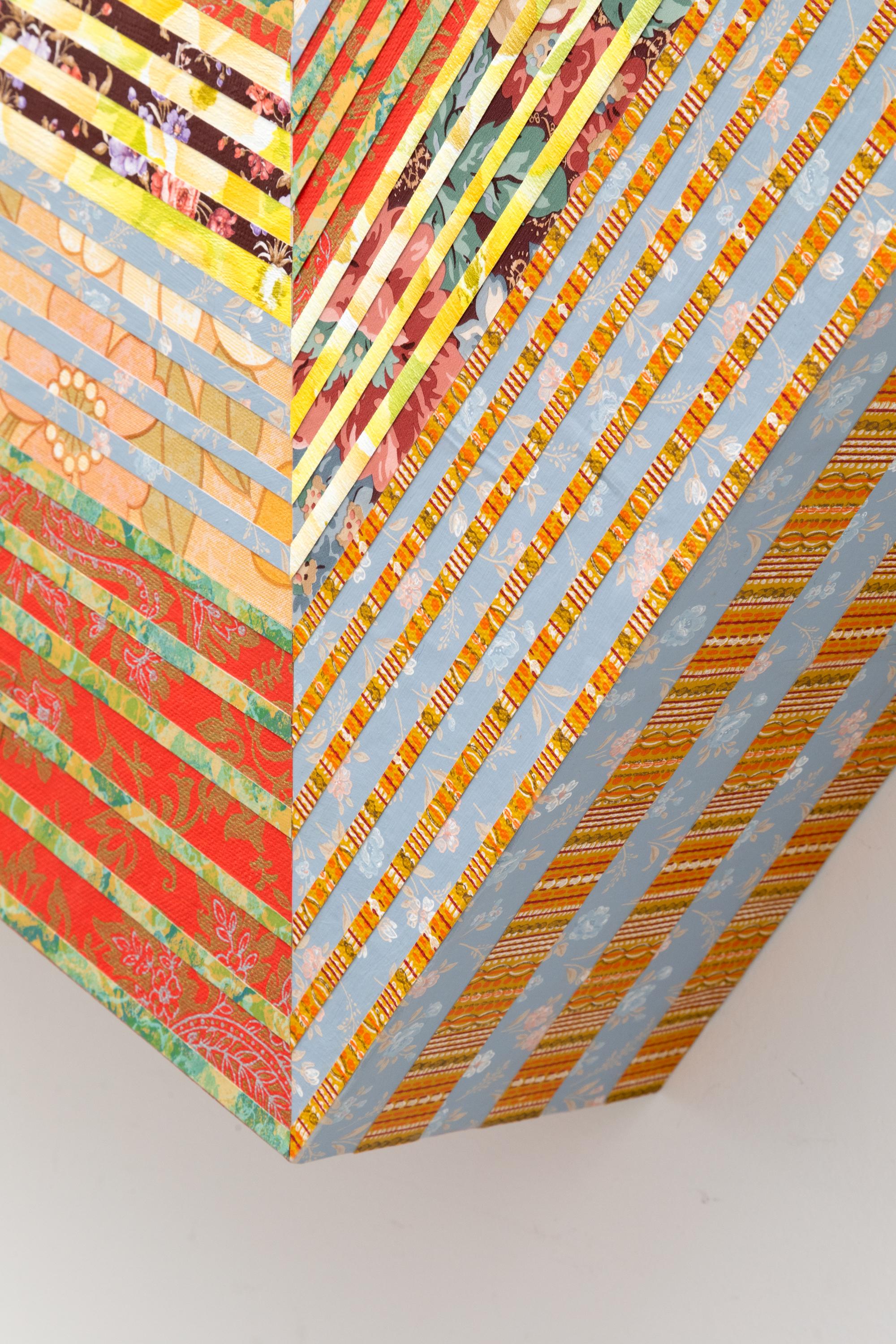 Scultura geometrica 'Carta da parati astratta senza titolo #46 (cuboide floreale)' in vendita 7