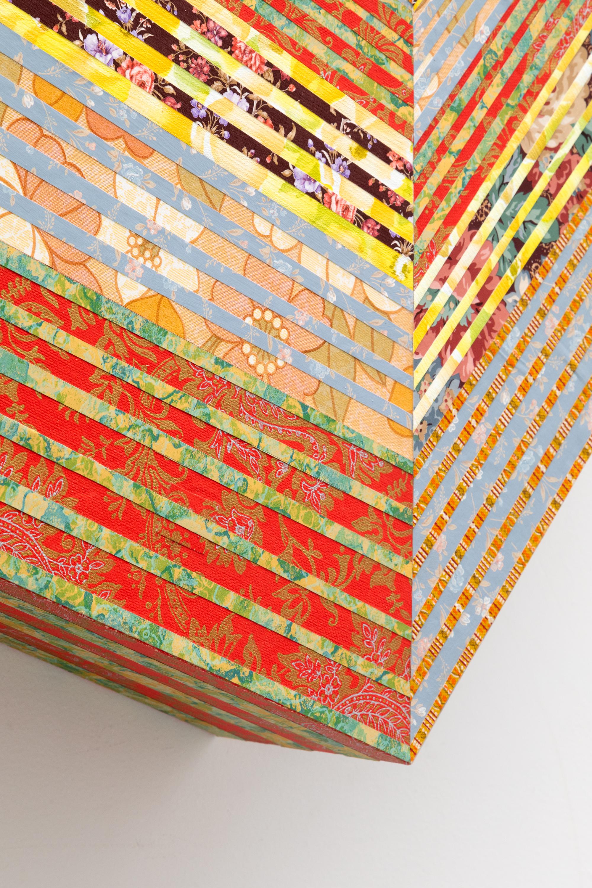 Scultura geometrica 'Carta da parati astratta senza titolo #46 (cuboide floreale)' in vendita 10