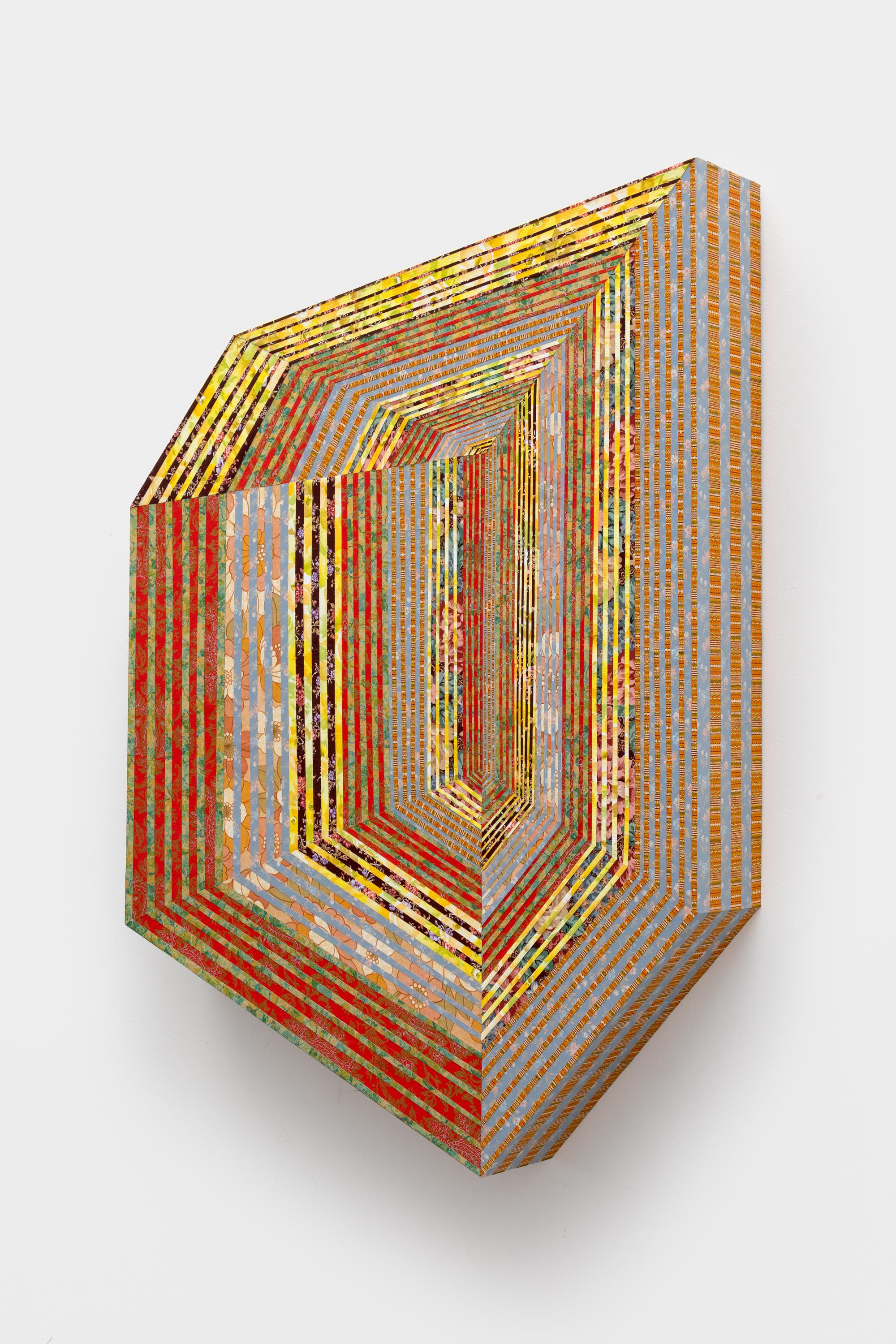 Scultura geometrica 'Carta da parati astratta senza titolo #46 (cuboide floreale)' - Sculpture di Amy Feigley-Lee