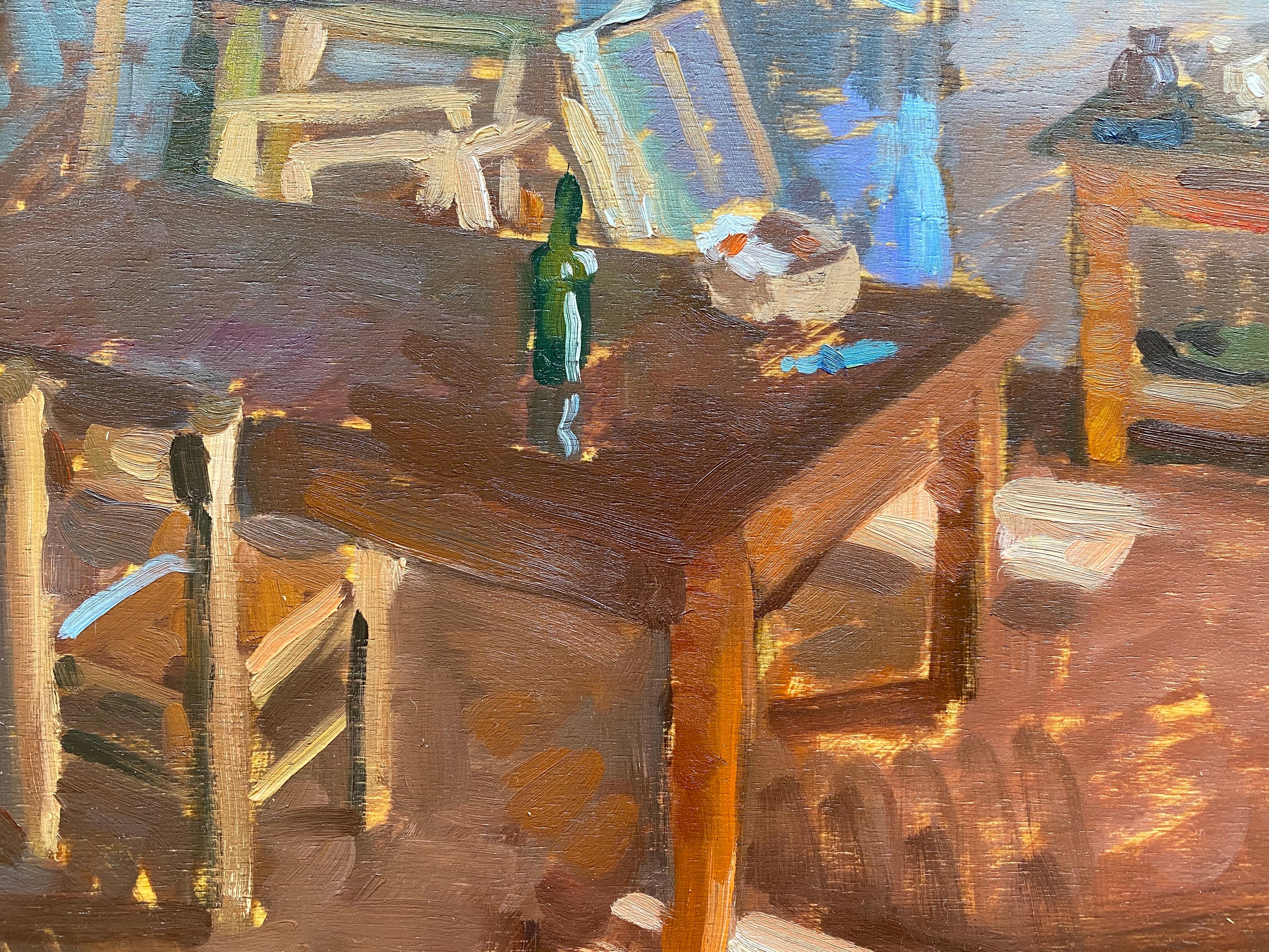 Este interior de Amy Florence fue pintado en la casa de Ben Fenske en Tavernelle, Italia. Esta sala es el escenario de muchos bodegones de Ben Fenske. Puede que incluso reconozcas en la parte superior derecha, un lienzo en proceso de trabajo. Bueno,