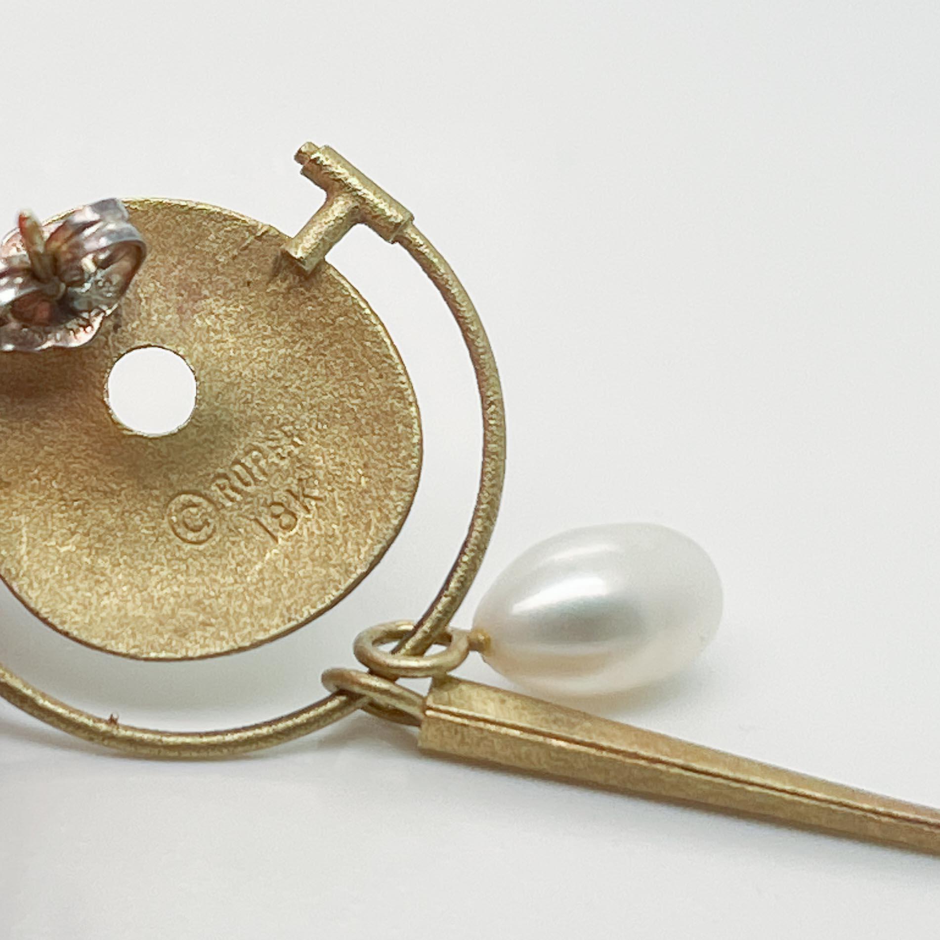 Amy Roper Lyons 18 Karat Gold & Pearl Drop Earrings In Good Condition For Sale In Philadelphia, PA