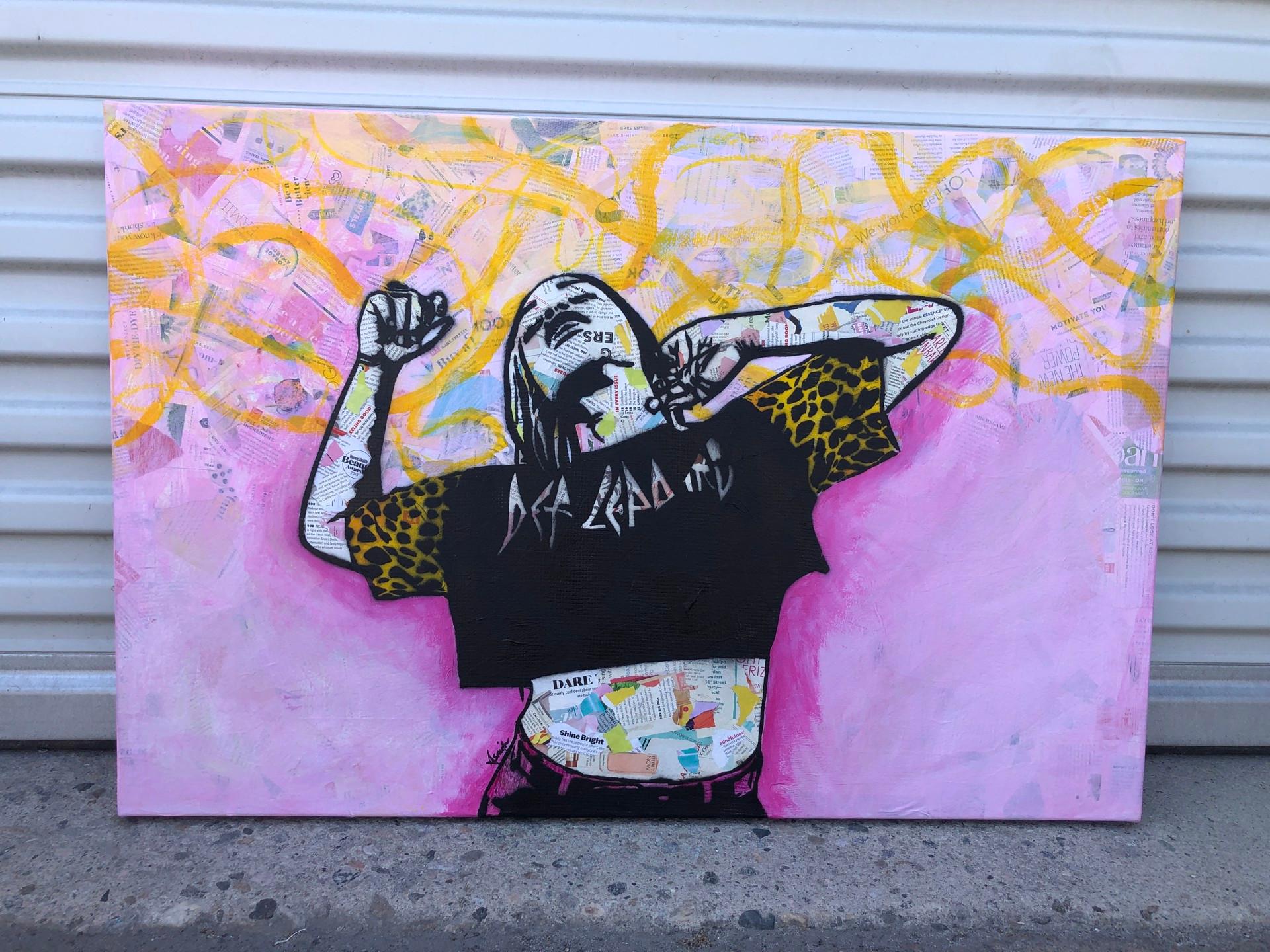 Seien Sie mutig  Contemporary Pop Street Art of Black Woman (Rosa + Lila + Gelb) – Painting von Amy Smith