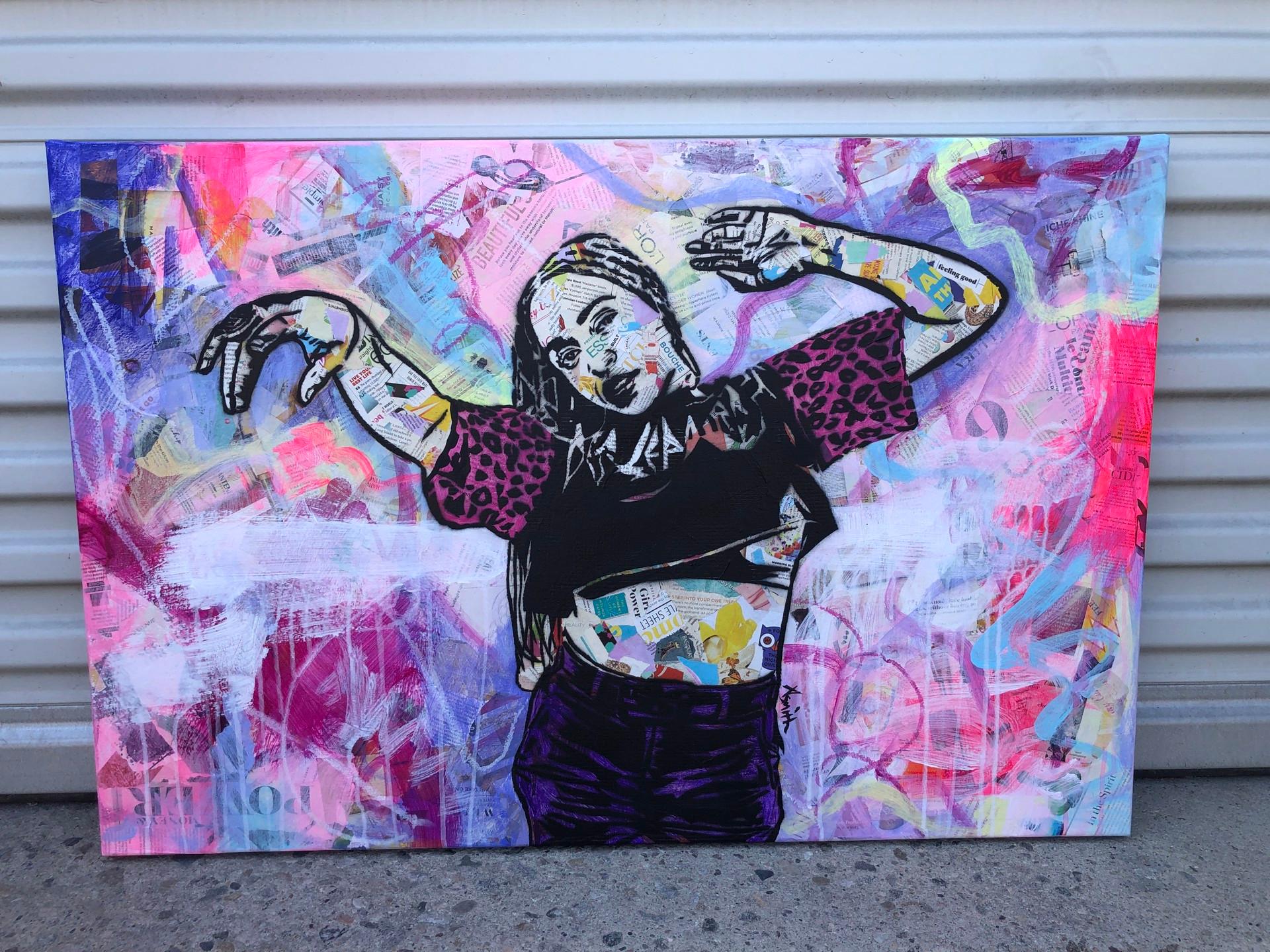 Feeling Good - Zeitgenössisches weibliches Pop-Porträt - (Purple + Rosa + Schwarz + Weiß – Painting von Amy Smith