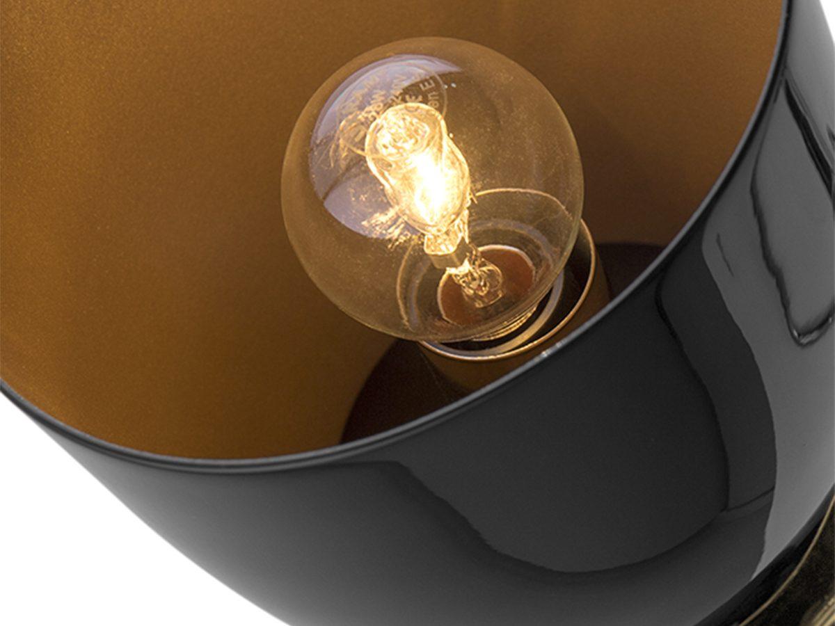 La lámpara de mesa Amy es una lámpara de mesa moderna de mediados de siglo que se inspira en una de las mejores cantantes británicas del siglo XXI, Amy Winehouse. La colección Amy presenta rasgos que sirven de homenaje a Amy Winehouse. Pequeños