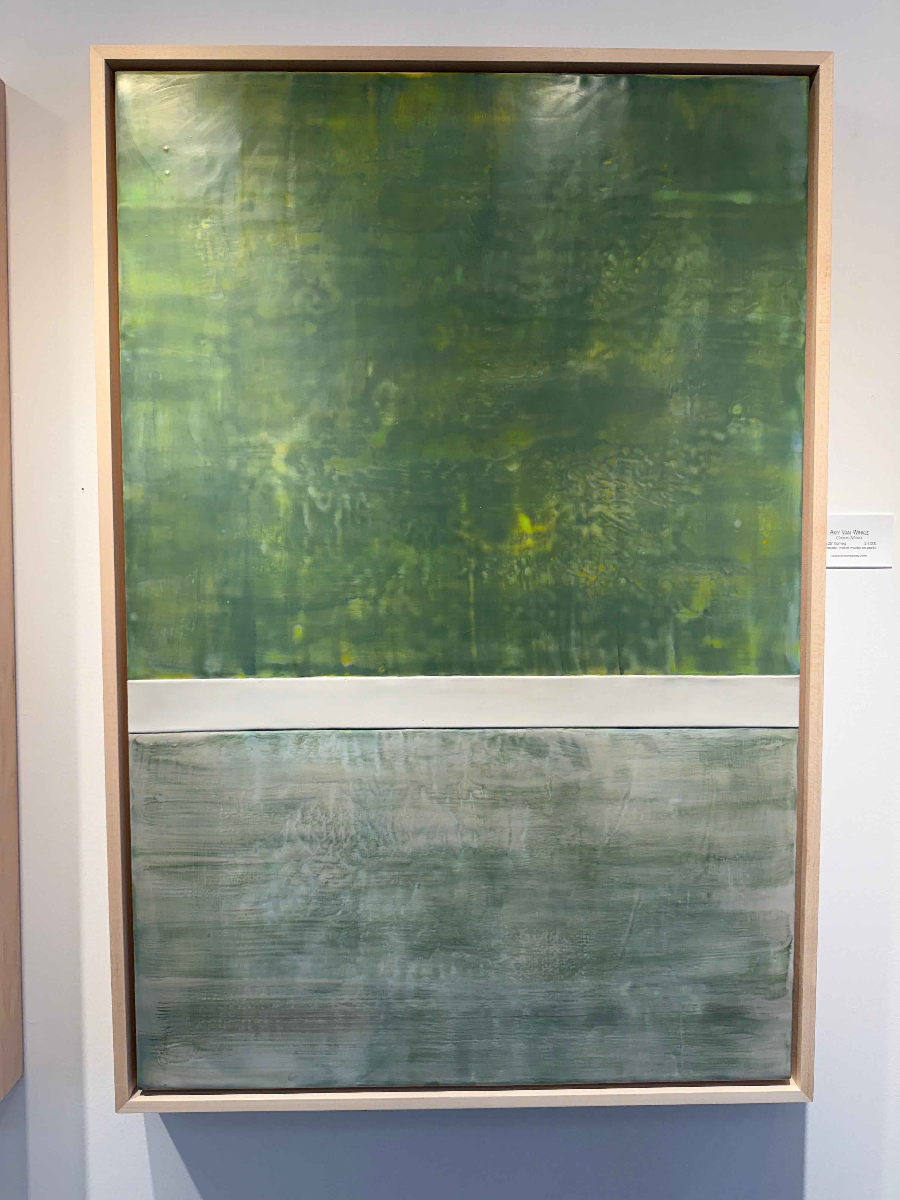 Grüne Mesa – Painting von Amy Van Winkle