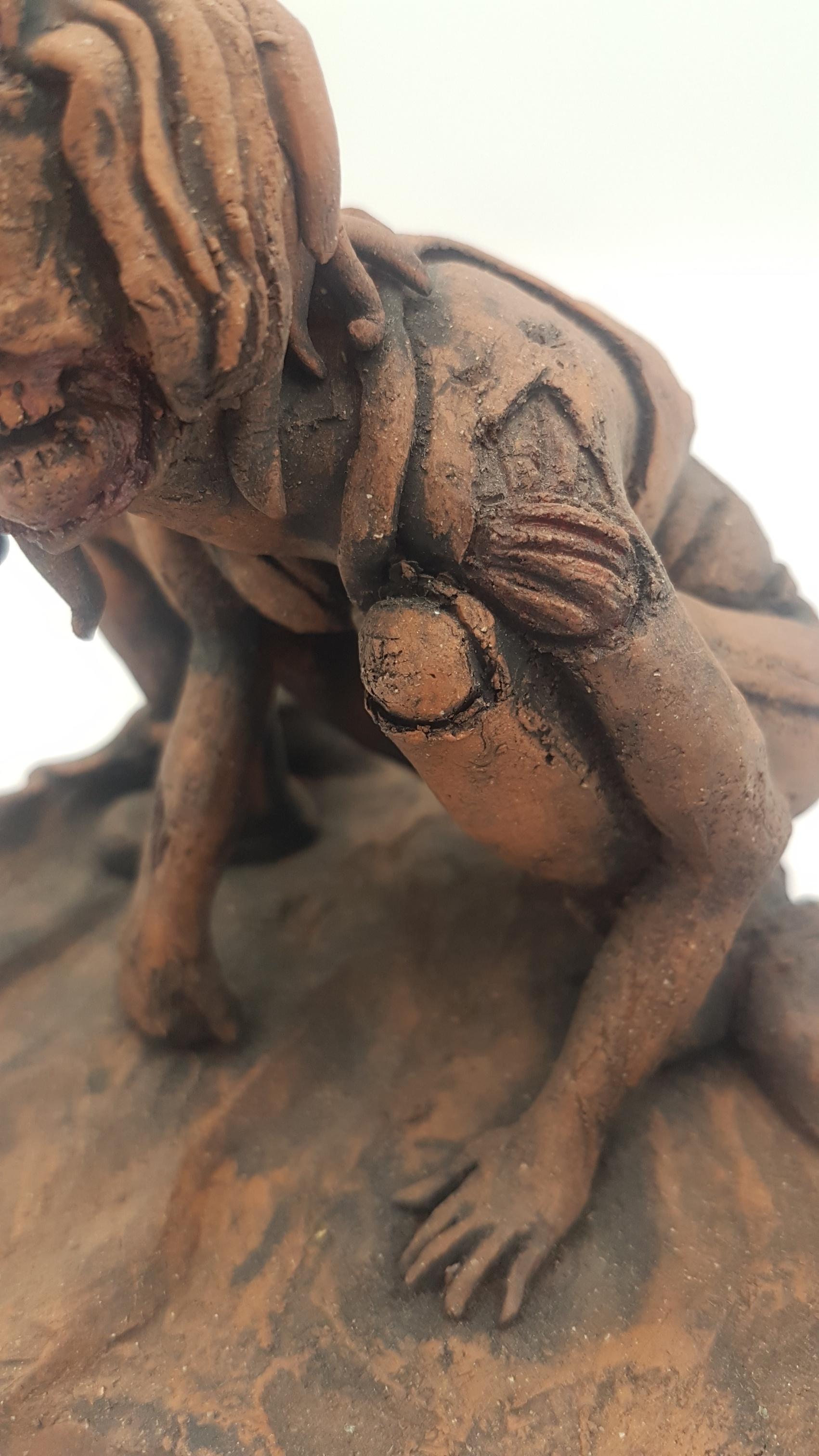 Zombi Femenino Arrodillado en venta 4