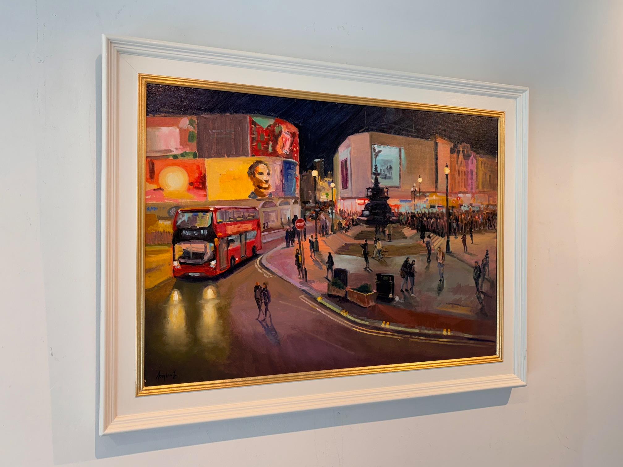 Menschenmassen am Piccadilly - Original Stadtbild Impressionismus Öl - zeitgenössische Kunst (Braun), Landscape Painting, von Amylou Jennings