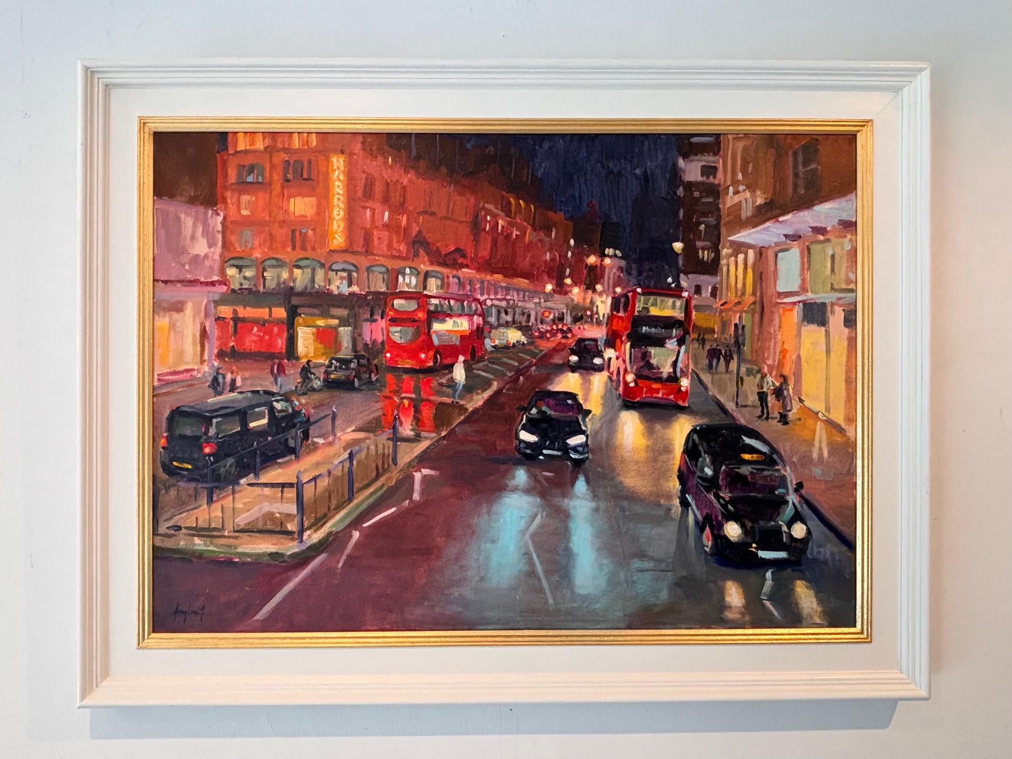 Dieses außergewöhnliche Kunstwerk ist derzeit in der Signet Contemporary Art Gallery und online ausgestellt und zu verkaufen.

Knightsbridge Glow fängt eine verregnete Londoner Nacht vor dem kultigen Harrods ein und versprüht filmischen Charme. Die