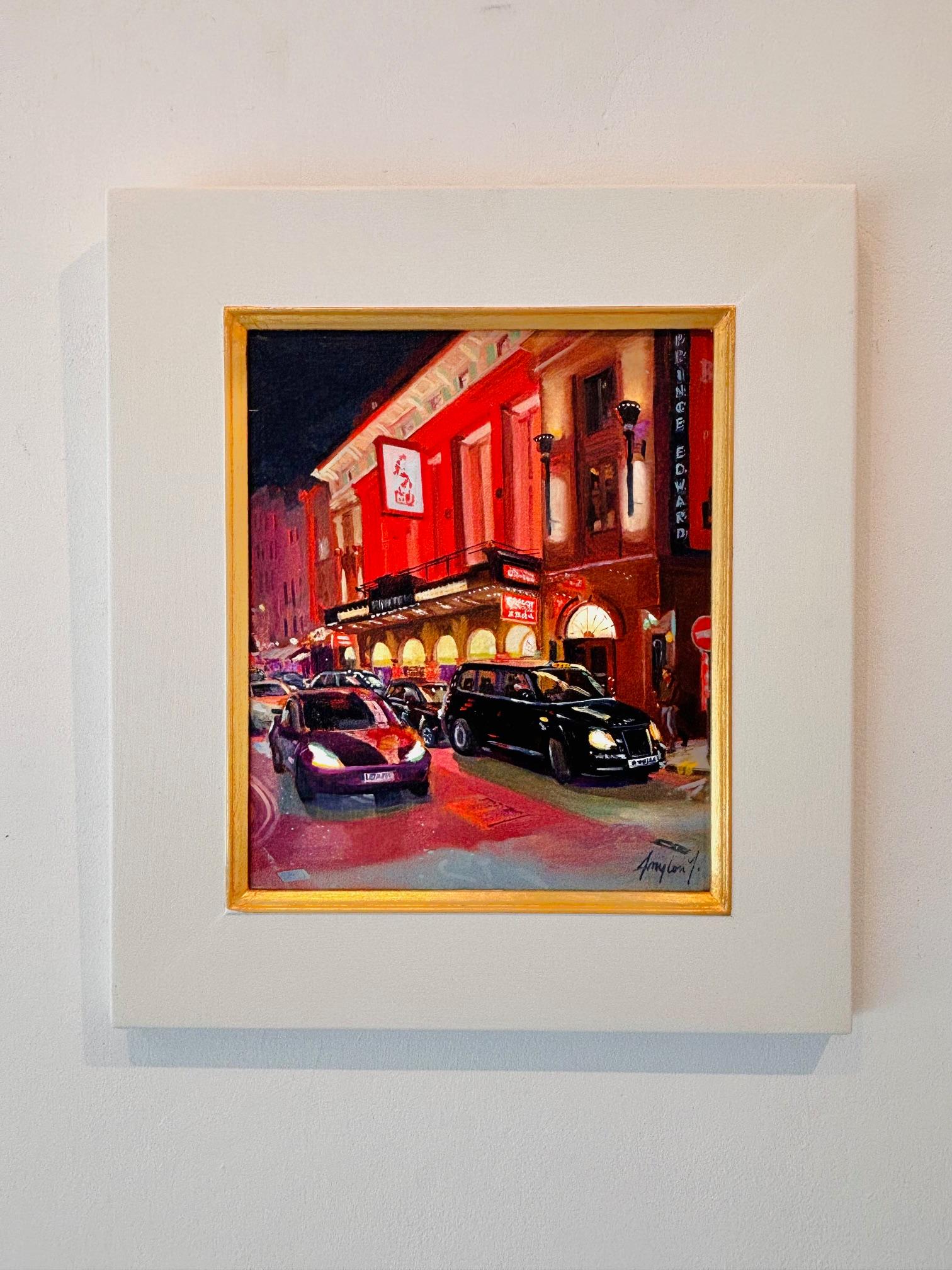Dieses außergewöhnliche Kunstwerk ist derzeit in der Signet Contemporary Art Gallery und online ausgestellt und zu verkaufen.

Mit kräftigen Rottönen und lebhaften Reflexen erweckt Thrill of the Night den elektrisierenden Geist Sohos zum Leben. Das