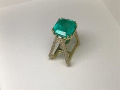 Amyn, GIA Colombian Emerald 13.35 Carat and Diamond Ring in 18k Yellow Gold