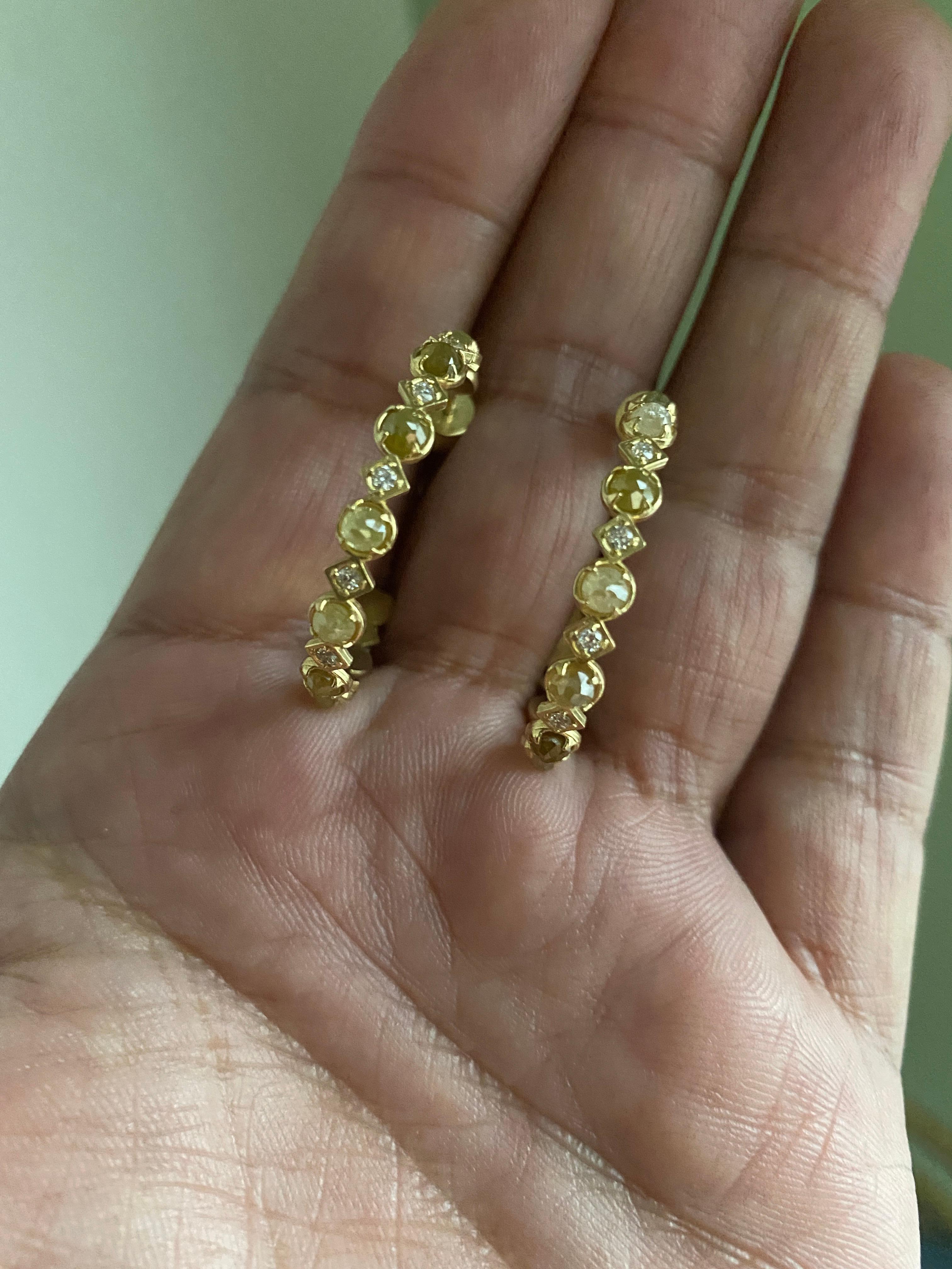 Natural Color and White Rose cut Diamond Hoop Earrings set in 18k Yellow gold designed by Amyn The Jeweler

20 Rose Cut Diamonds 3.00cts. 18 White Diamonds 0.36cts. Total Diamond weight 3.36cts.

Made passionately in Los Angeles

Model:ERRSRSRUSHOOP
