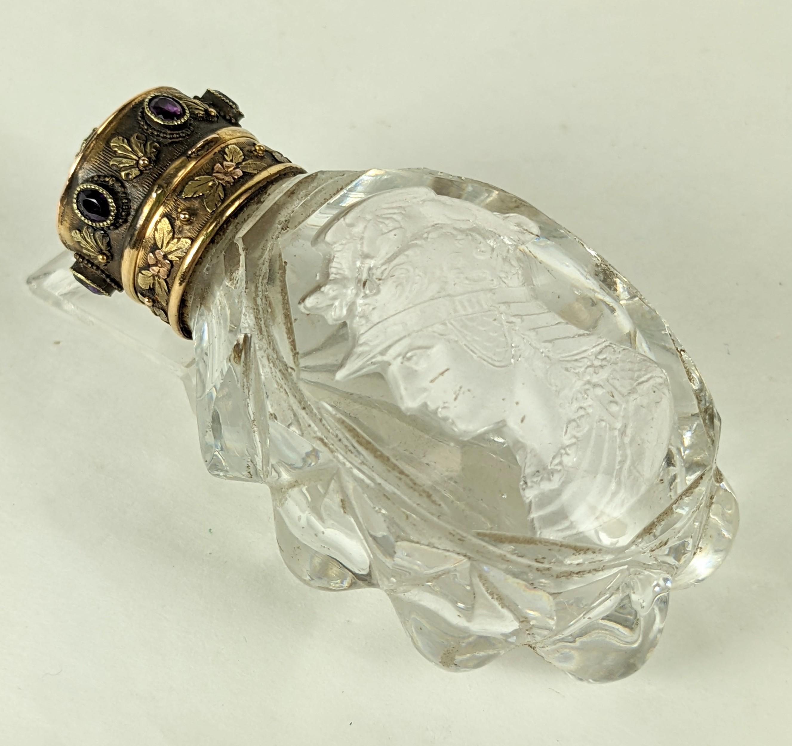 Bottiglia di profumo in ametista e solfuro d'oro su supporto in vendita 1