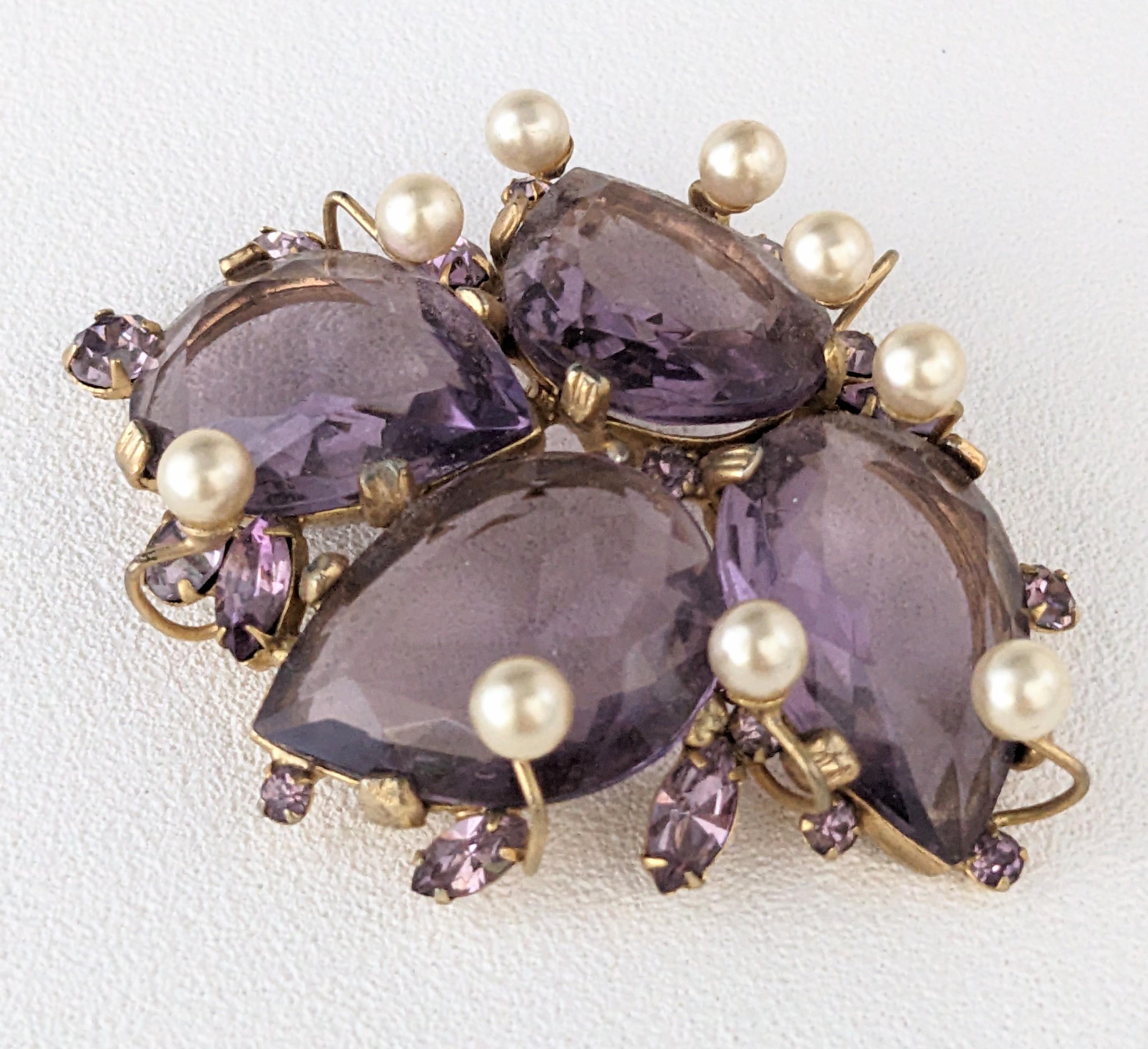 Amythest Kristall- und Perlenbrosche, Schreiner im Zustand „Gut“ im Angebot in New York, NY