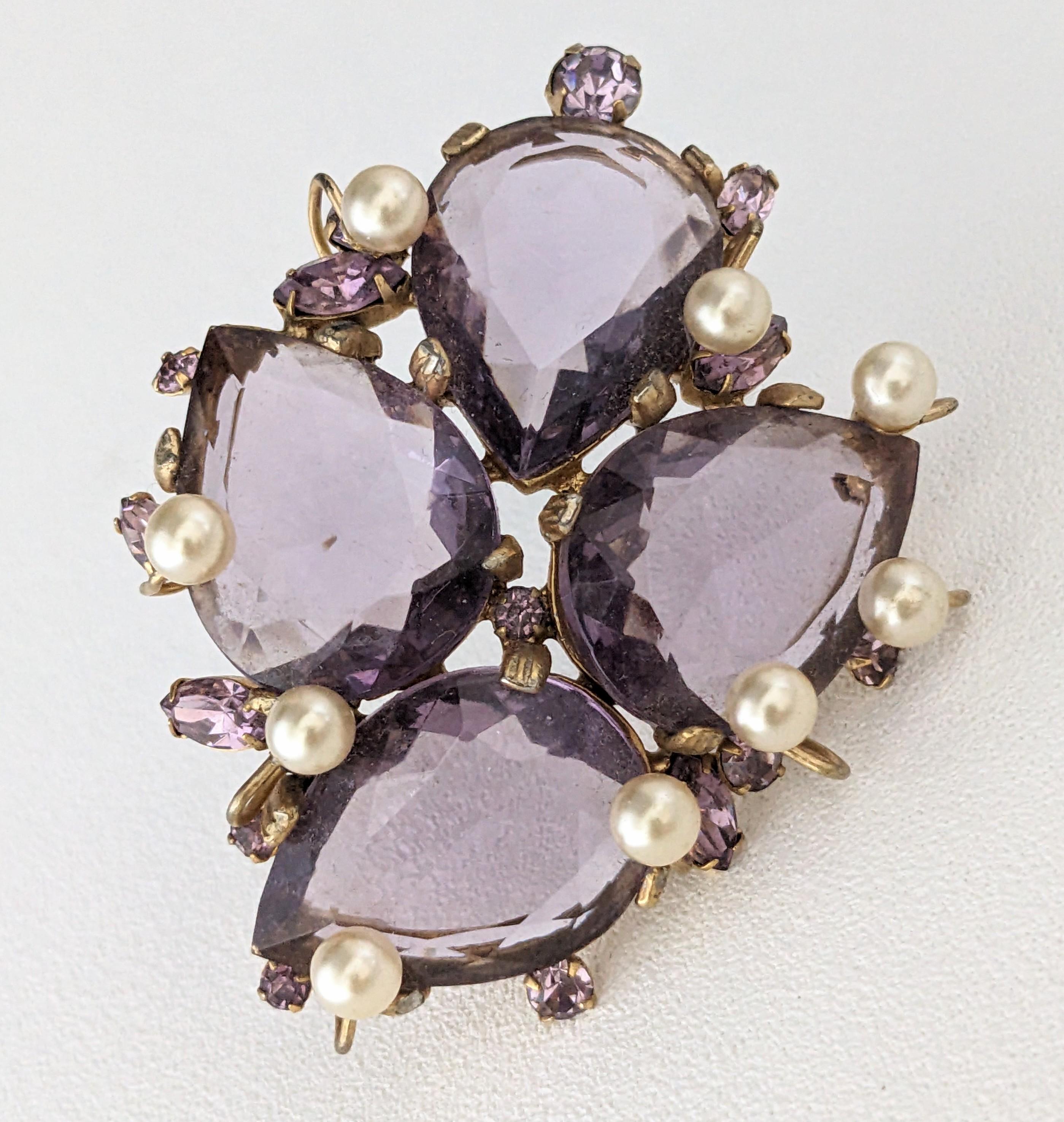 Amythest Kristall- und Perlenbrosche, Schreiner im Angebot 1