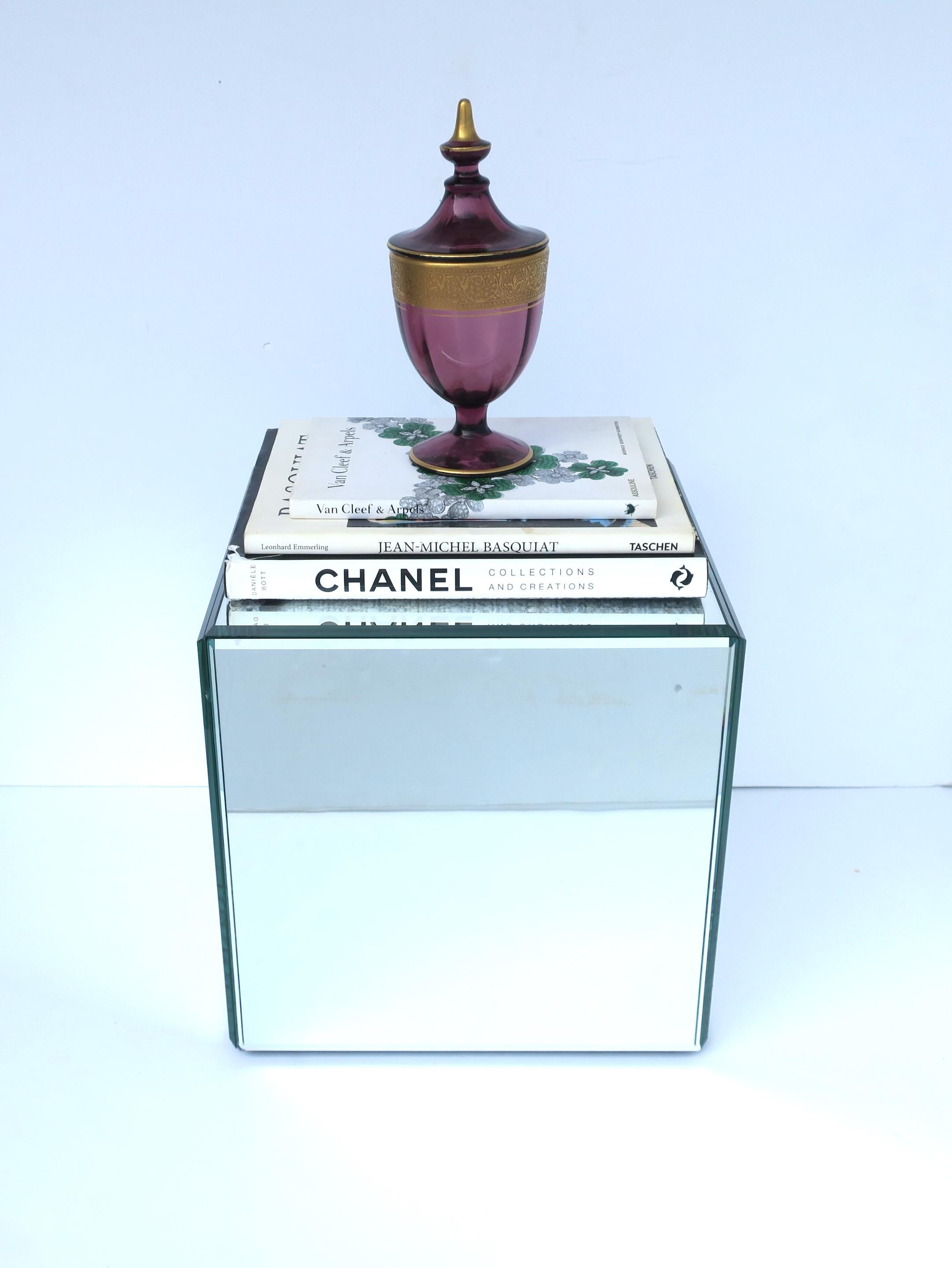 Amythyst-Urnenschachtel aus Glas im Moser-Stil in Violett und Gold  im Angebot 4