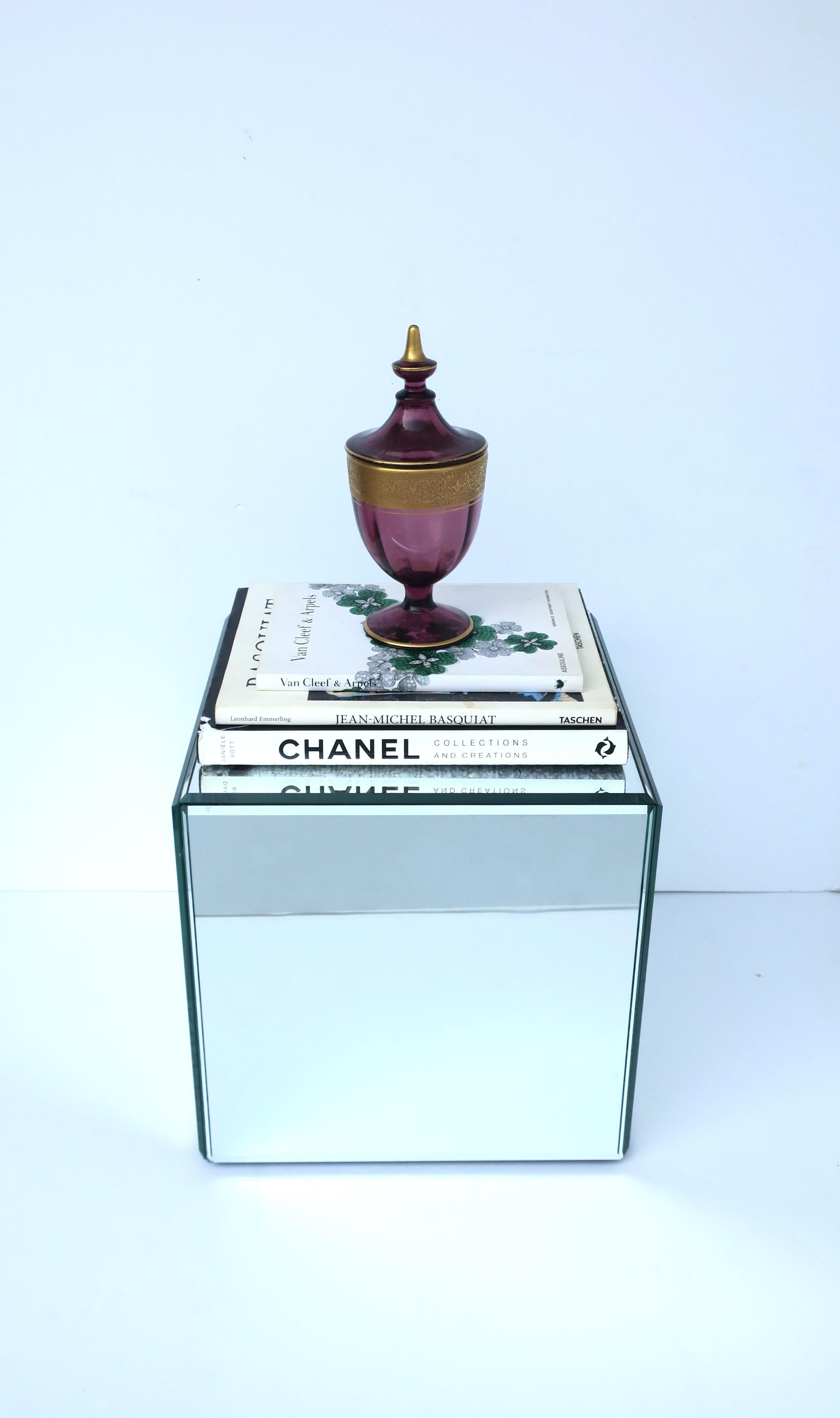 Amythyst-Urnenschachtel aus Glas im Moser-Stil in Violett und Gold  im Angebot 3