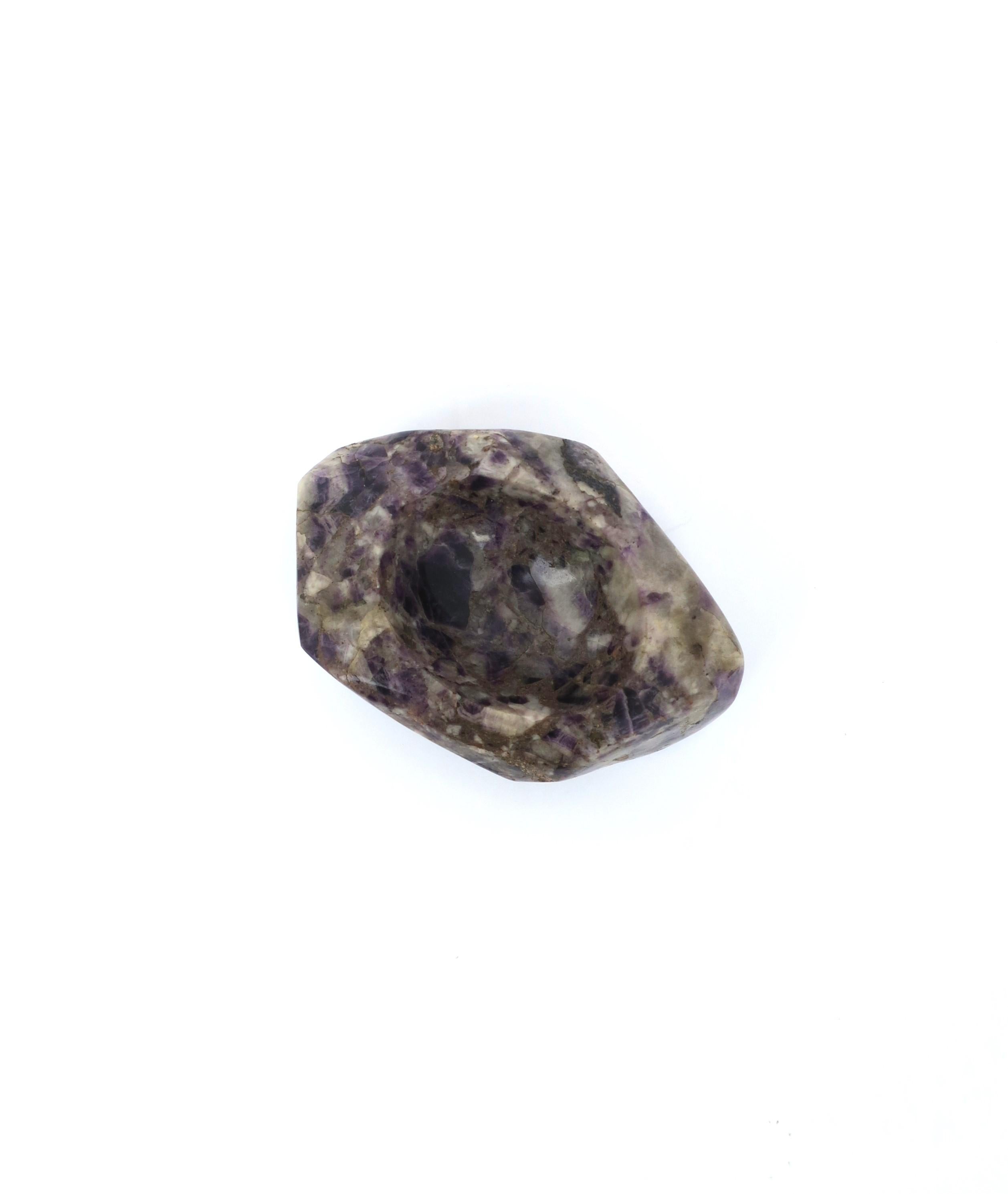 Organic Modern Amythyst Purple and White Stone Jewelry Dish Vide-Poche For Sale
