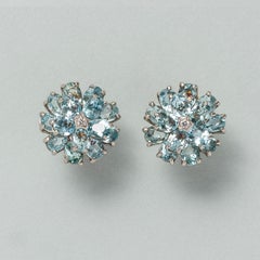 An 14k Gold Flower Set with Aquamarine