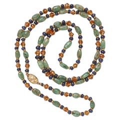 Un collier de perles et d'or 18 carats avec saphir, émeraude et citrine