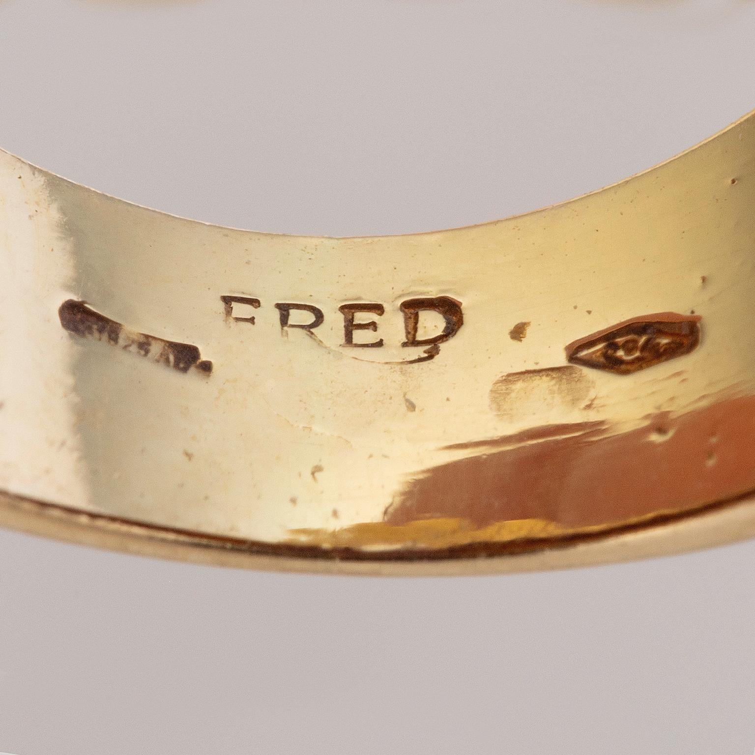 Ein Fred-Ring aus 18 Karat Gold und Amehtyst im Cabochon-Schliff im Angebot 1