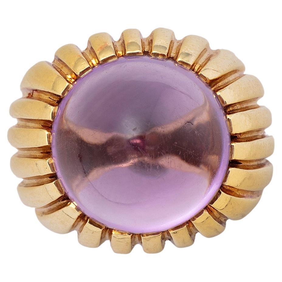 An 18 Carat Gold and Cabochon Cut Amehtyst Fred Ring For Sale