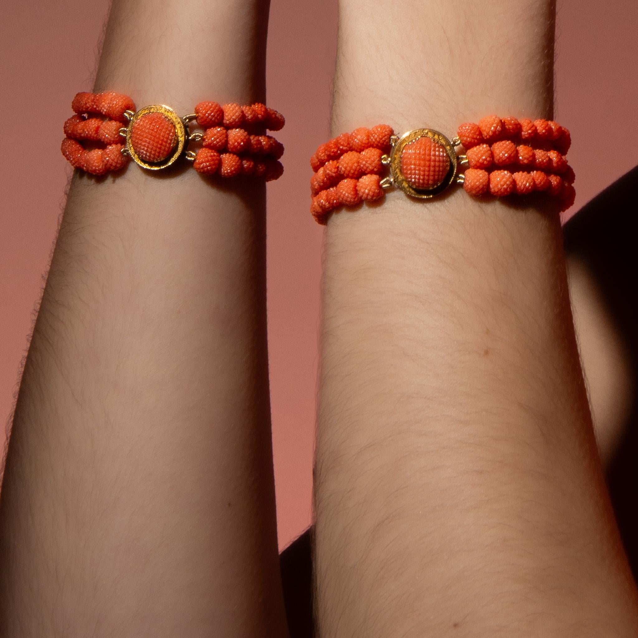 Ein georgianischer Parure aus 18 Karat Gold und Koralle im Angebot 1