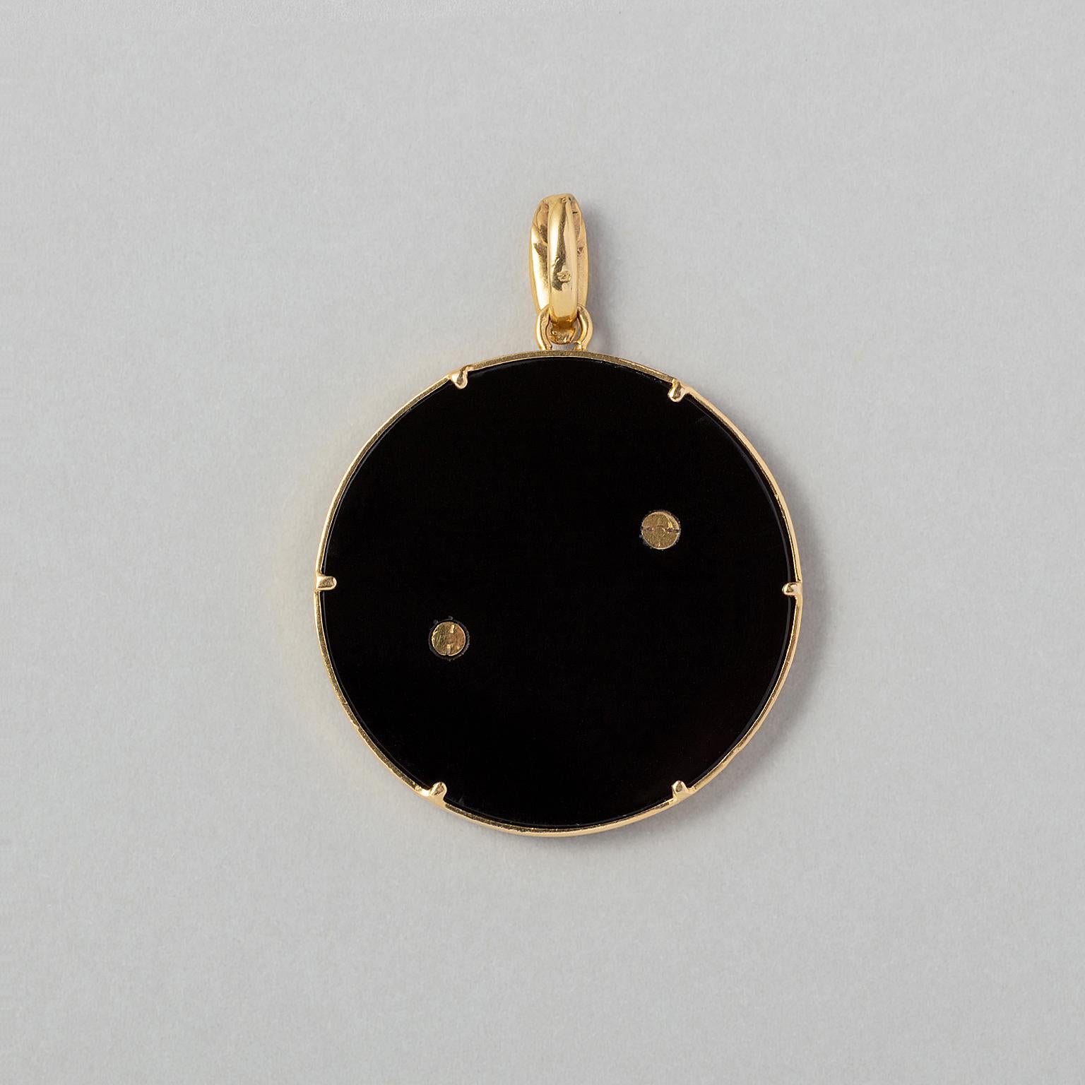 Uncut 18 Carat Gold and Onyx Pisces Zoidac Pendant