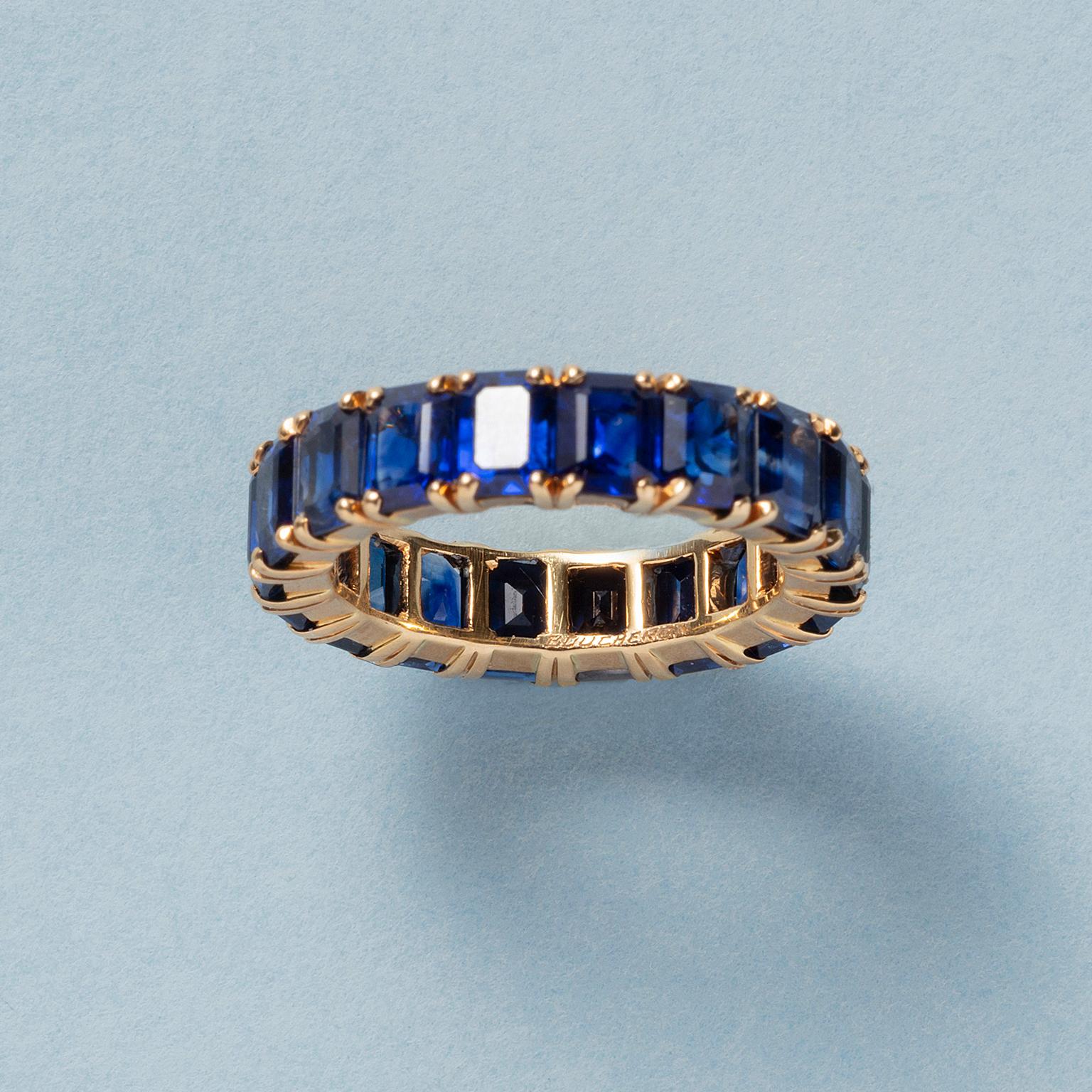 18 Carat Gold and Sapphire Boucheron Eternity Ring In Good Condition For Sale In Amsterdam, NL