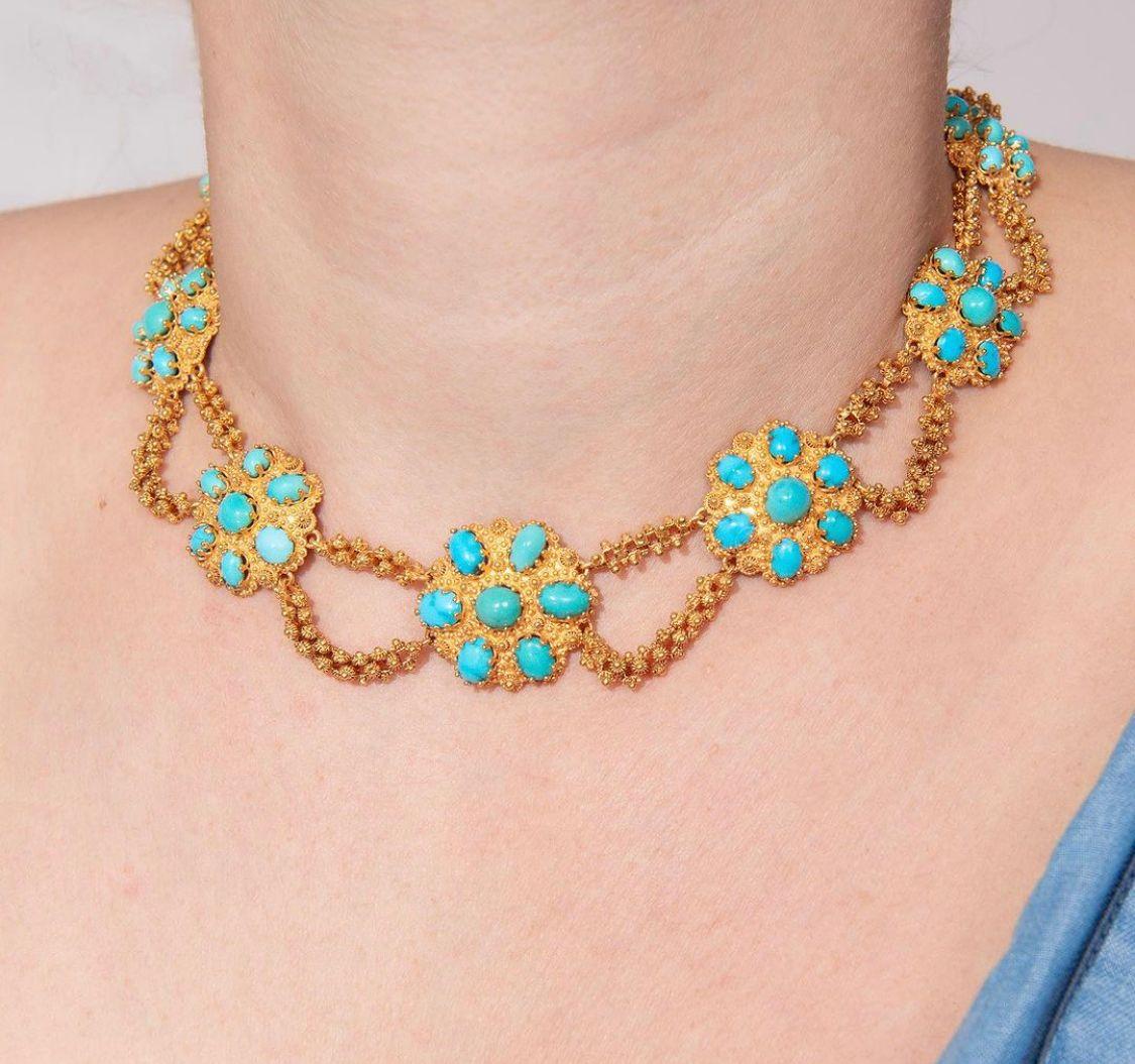Un collier en or 18 carats et turquoise Unisexe en vente