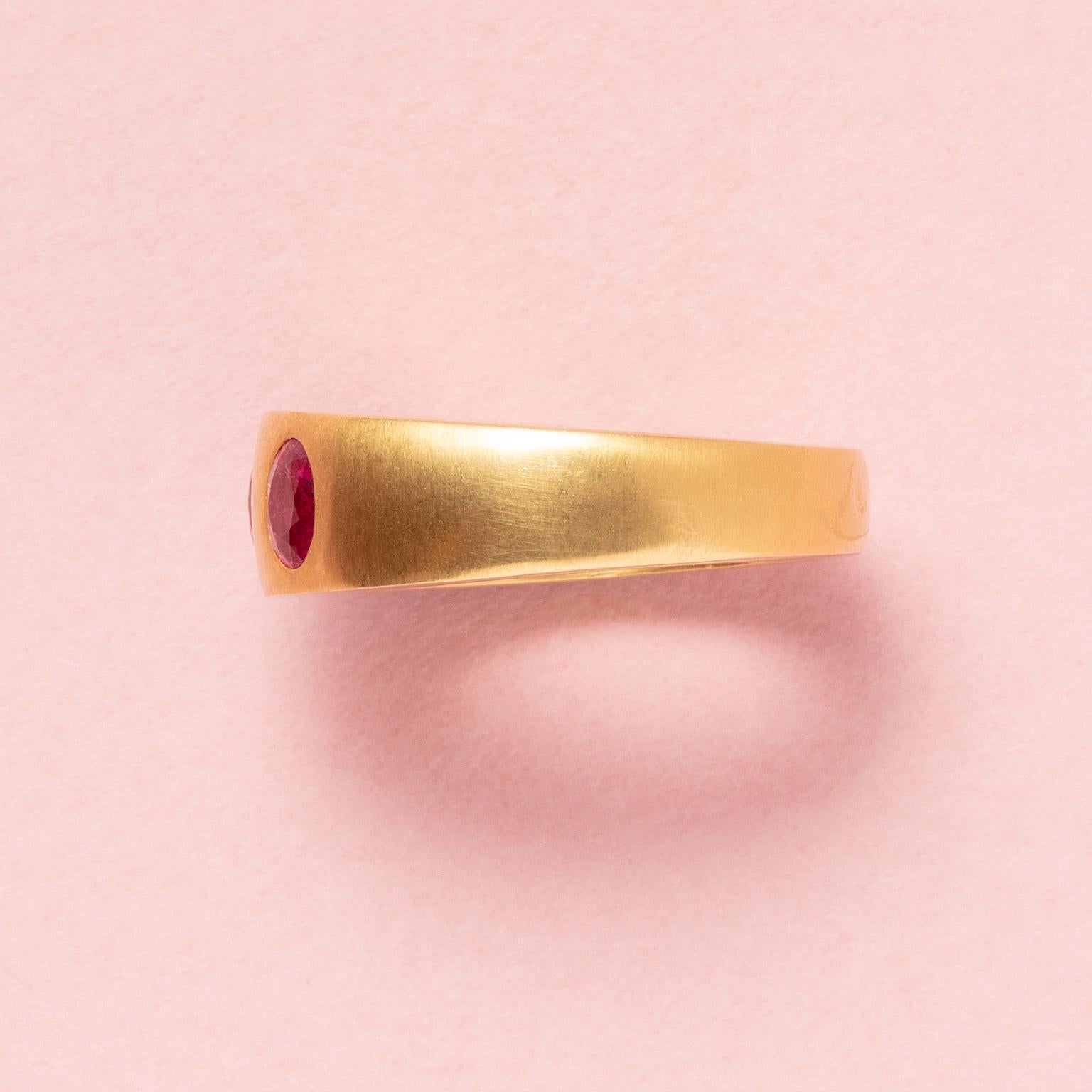 Oval Cut An 18 Carat Gold Band Three Stone Ring with Rubies For Sale