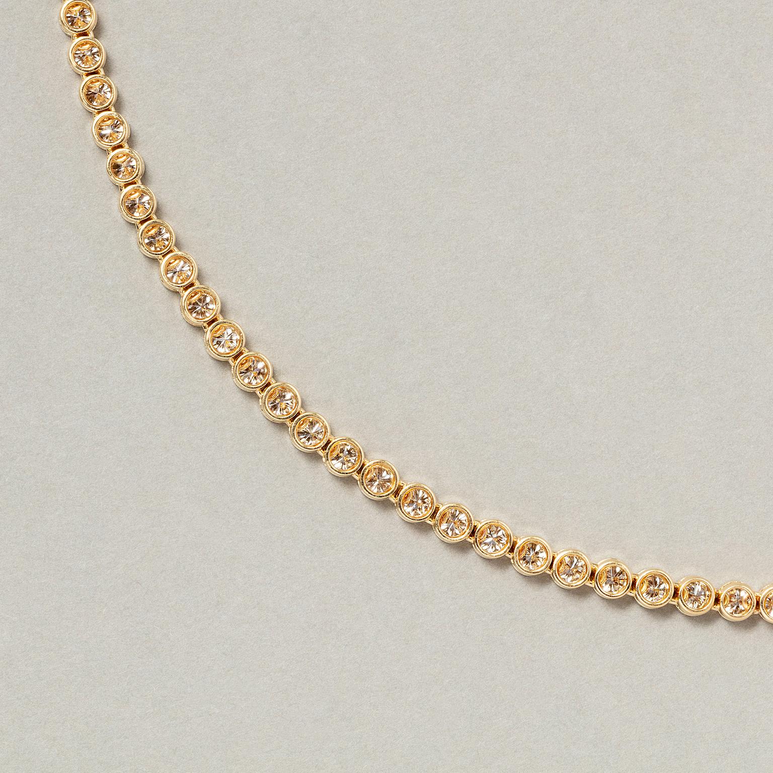 An 18 Carat Gold Bulgari Necklace with Diamonds In Excellent Condition For Sale In Amsterdam, NL