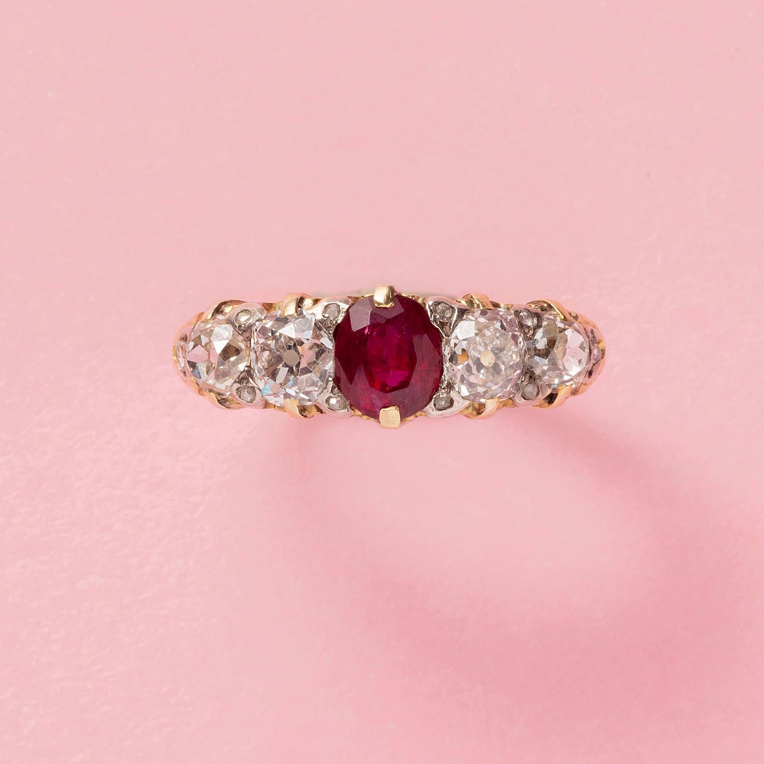 An 18 carat gold rowring set with an oval cut ruby (app. 0.95 ct) with on both sides two cushion cut diamonds and 10 small rose cut diamonds (app. 1.54 ct in total), England, circa 1890.

weigth: 4.42 grams
ring size: 16.5 mm / 6 US
width: 1.2 – 7
