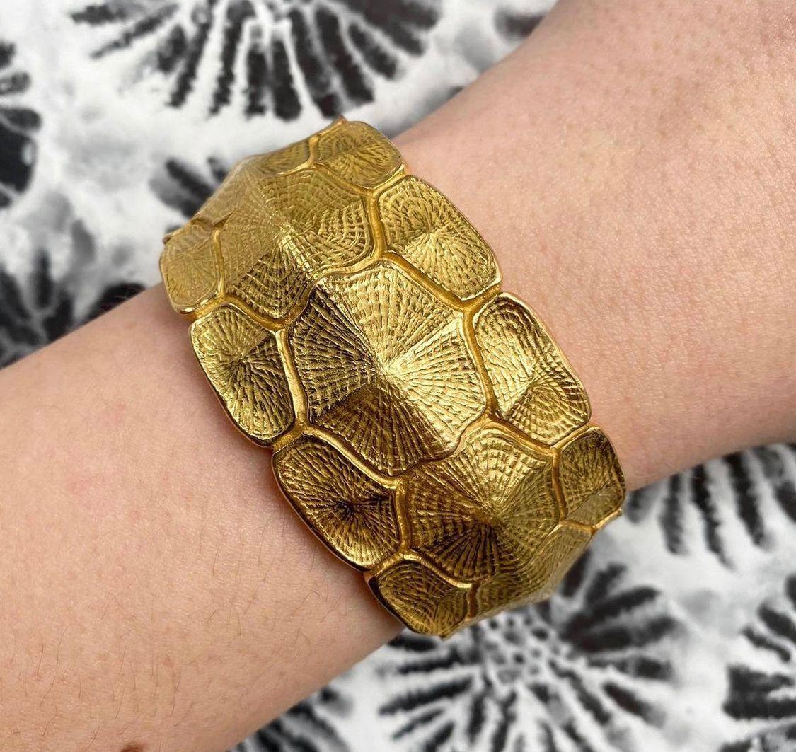 An 18 Carat Gold Fred of Paris Cuff Bracelet For Sale 1