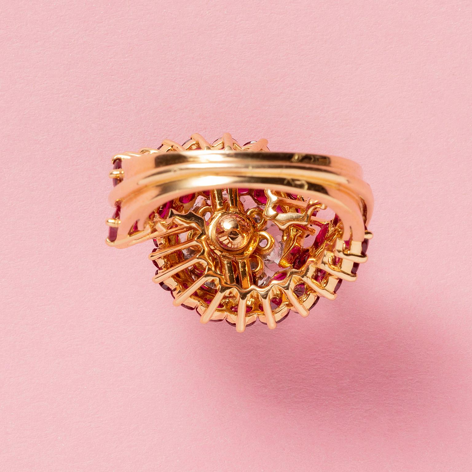 Französischer Cocktail-Ring aus 18 Karat Gold mit Rubin und Diamant  im Zustand „Gut“ im Angebot in Amsterdam, NL