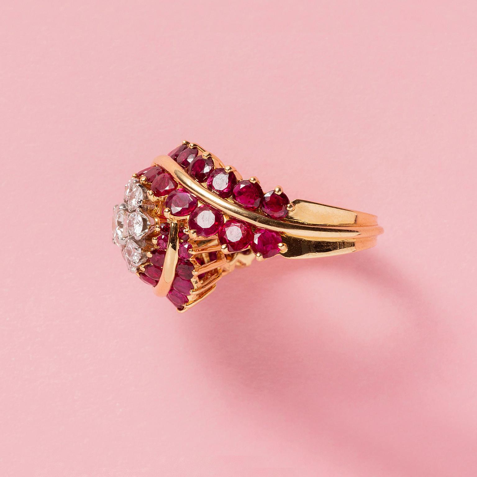 Französischer Cocktail-Ring aus 18 Karat Gold mit Rubin und Diamant  für Damen oder Herren im Angebot