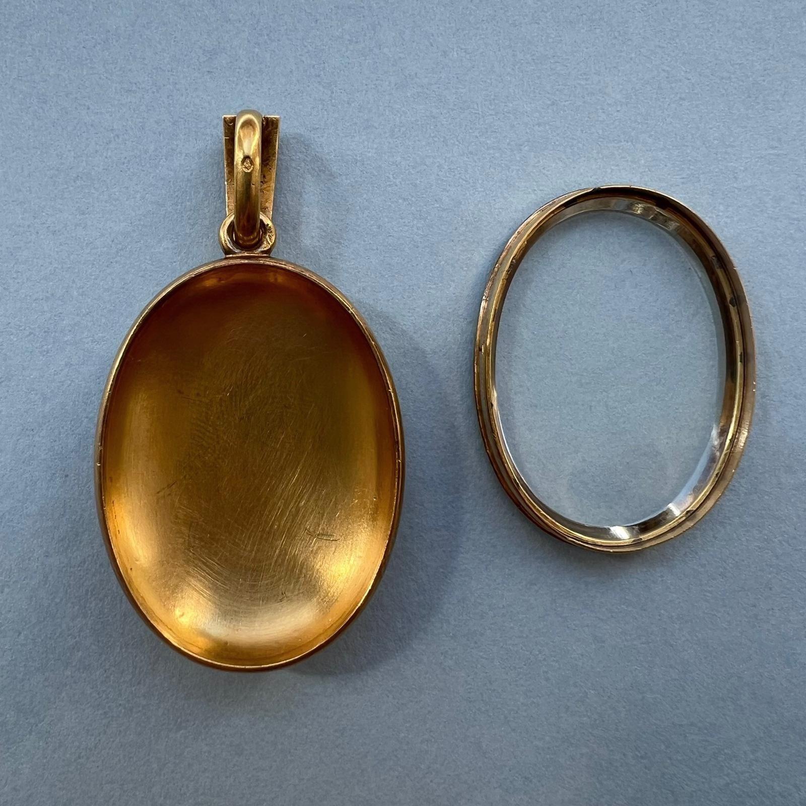 An 18 Carat Gold French Locket with Pearls and Rose Cut Diamonds In Good Condition In Amsterdam, NL