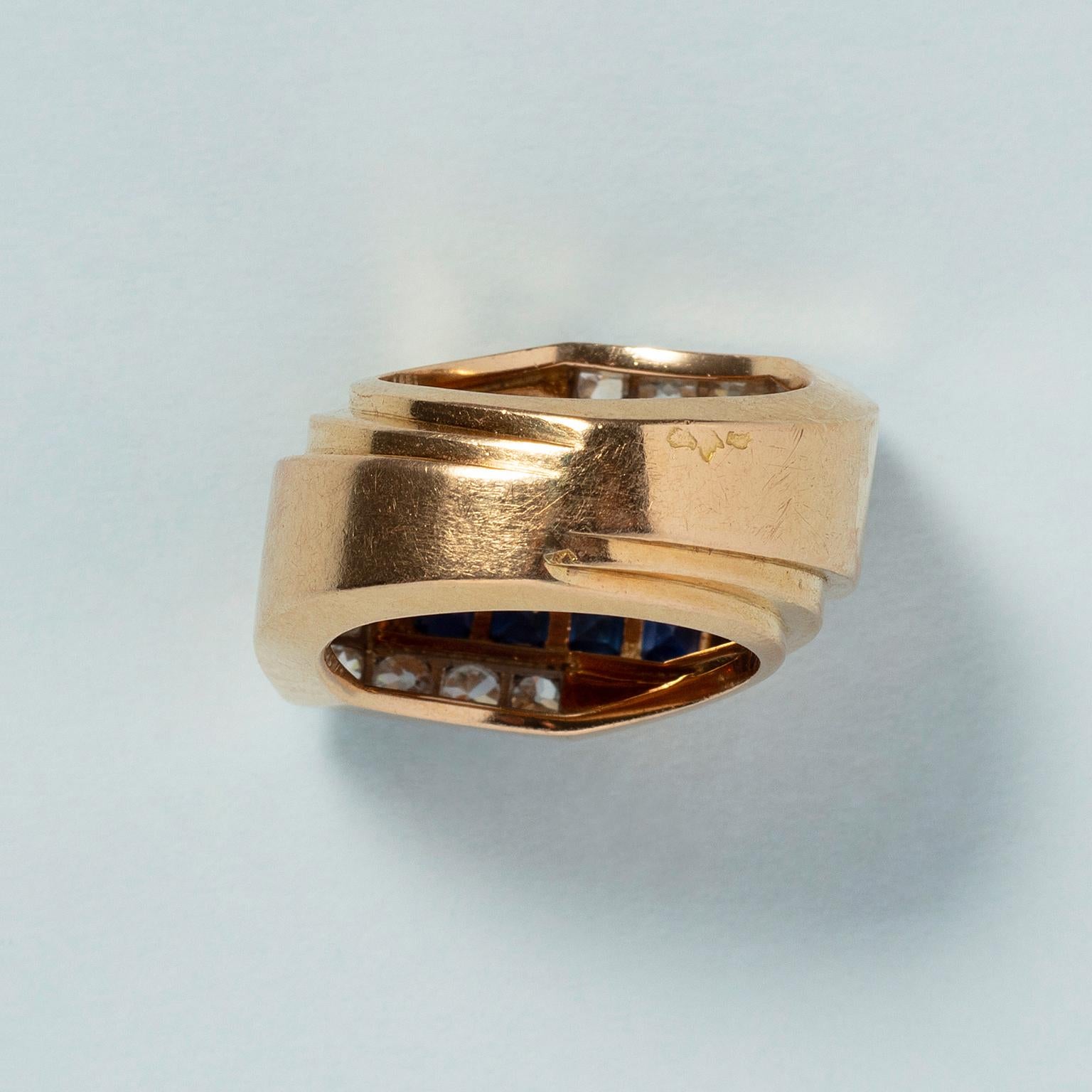 An 18 Carat Gold French Retro Ring with Sapphire and Diamond In Good Condition For Sale In Amsterdam, NL