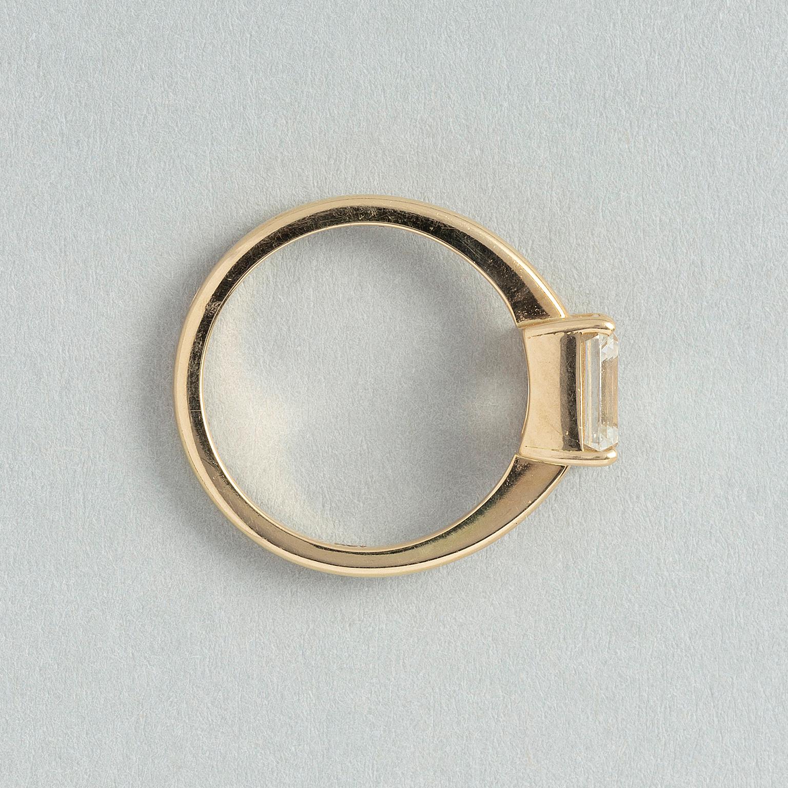 18 Karat Gold Französischer Ring mit Diamanten im Step-Schliff im Zustand „Gut“ im Angebot in Amsterdam, NL