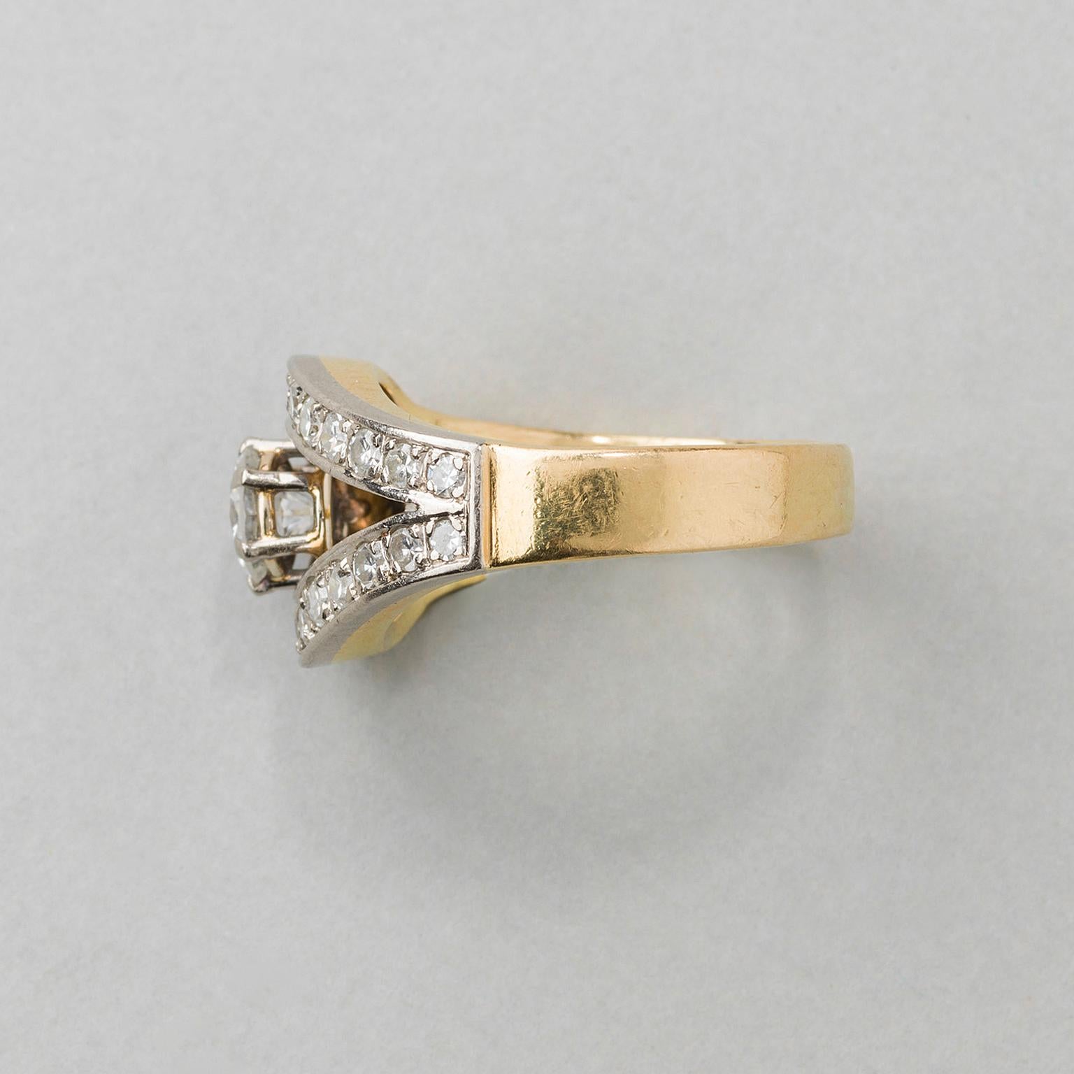 Taille brillant Bague cerceau en or 18 carats avec diamants en vente