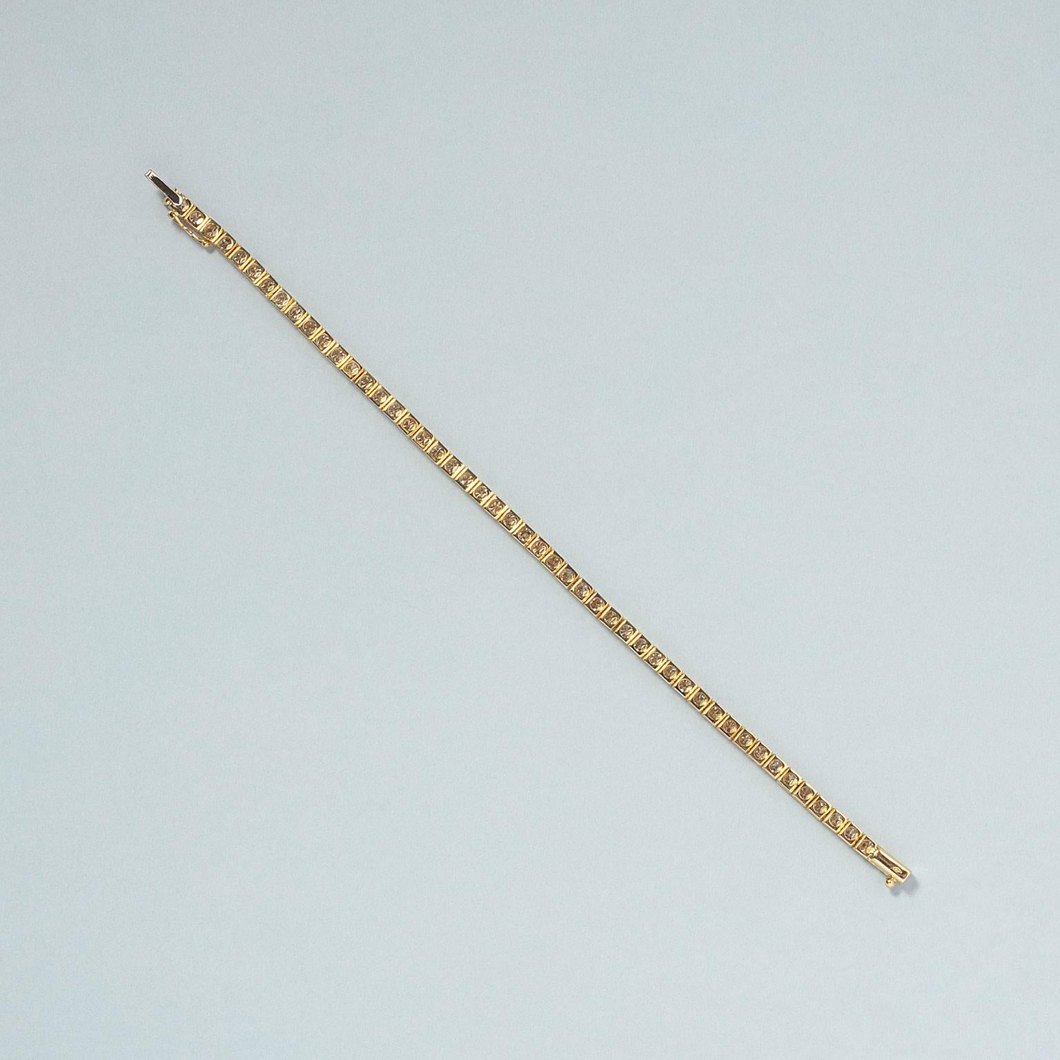 An 18 Carat Gold Line Bracelet with Diamond In Good Condition For Sale In Amsterdam, NL