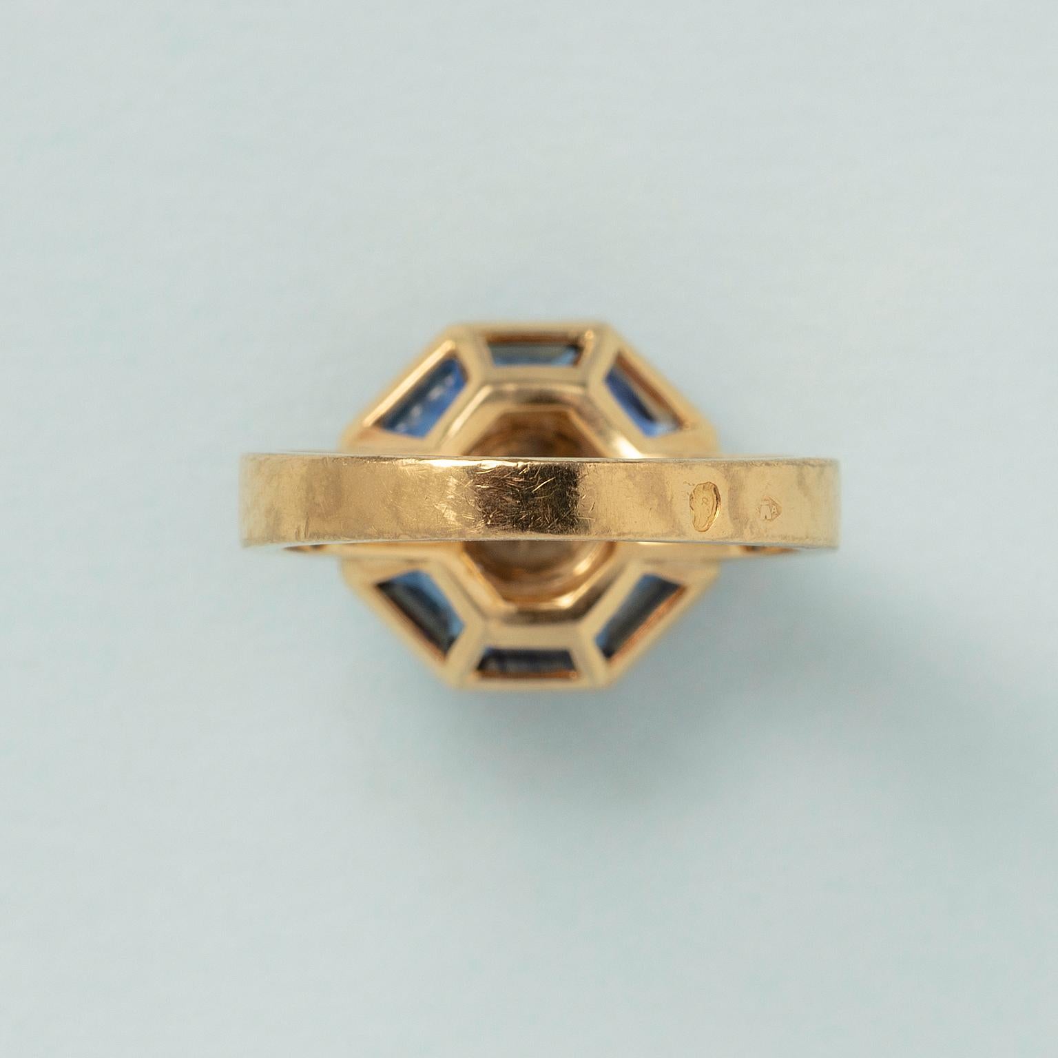 An 18 Carat Gold Mellerio Gold Ring with Diamond and Sapphire In Good Condition For Sale In Amsterdam, NL
