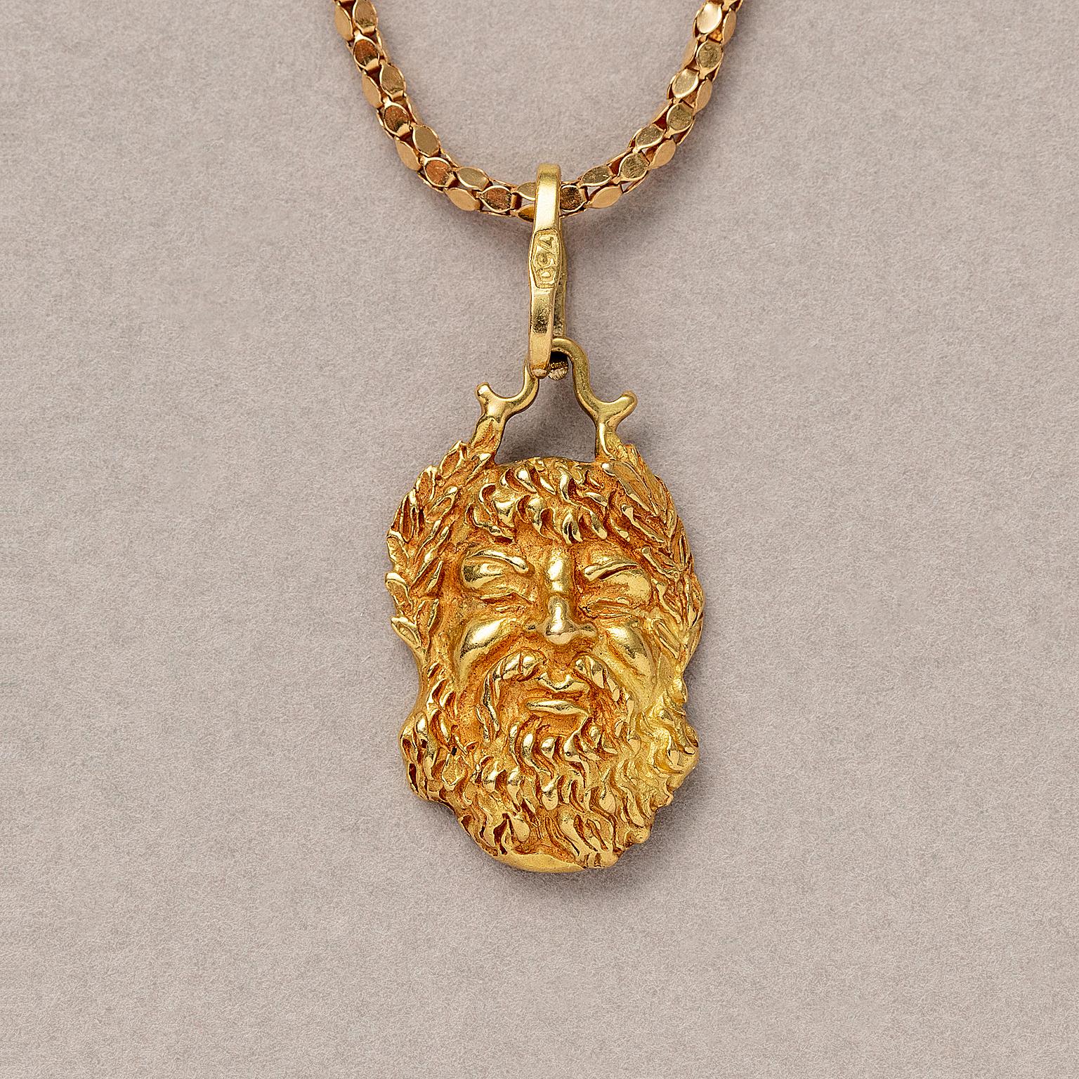 An 18 carat yellow gold  pendant representing Zeus on an 18 carat gold chain  with shiny gold oval disks, signed by the Italian goldmsith and sculptor: Nino d'Antiono Germano, Rome, circa 1950-60.

dimensions: 35 x 16 mm.
weight: 6.15 grams 
weight